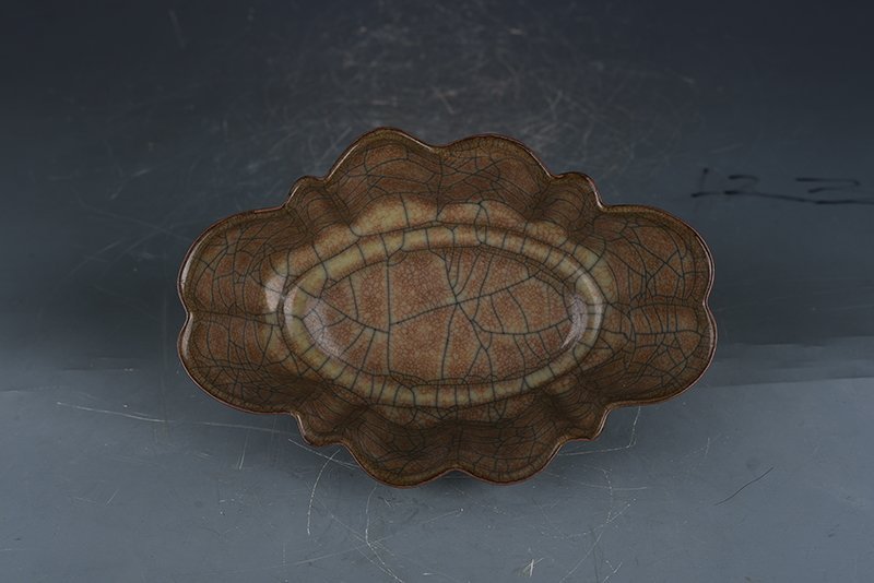 Song Dynasty Ge Kiln Begonia Wash