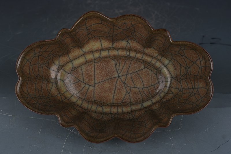 Song Dynasty Ge Kiln Begonia Wash