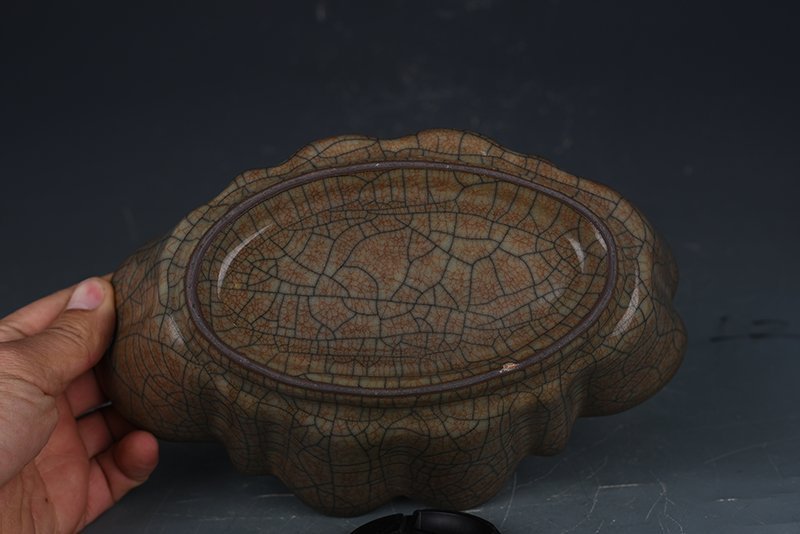 Song Dynasty Ge Kiln Begonia Wash