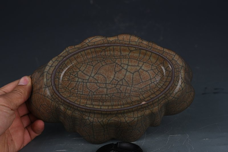 Song Dynasty Ge Kiln Begonia Wash