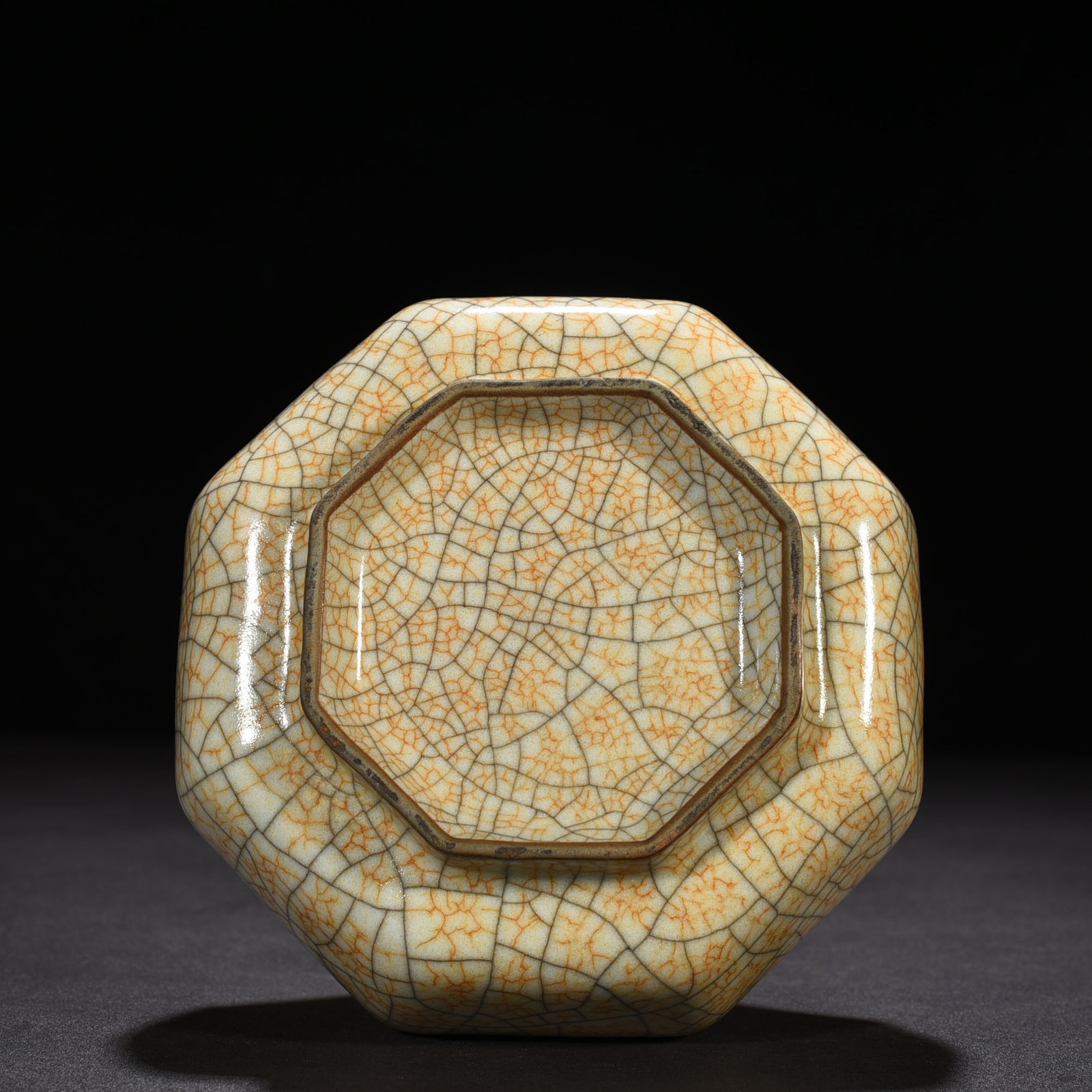 Song Dynasty Ge kiln dazzling pattern eight-way plate mouth bottle