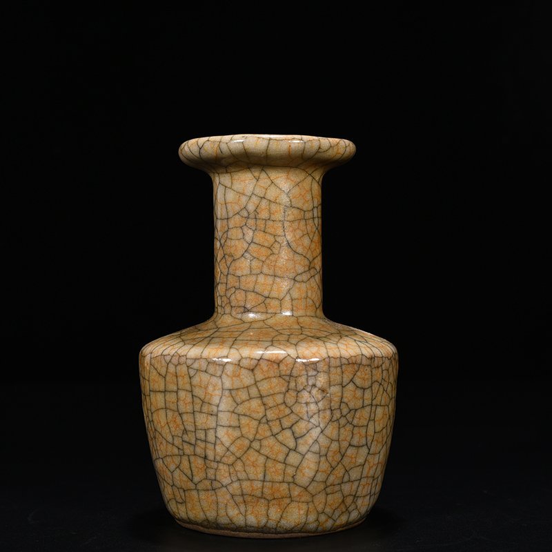 Song Dynasty Ge kiln plate mouth bottle