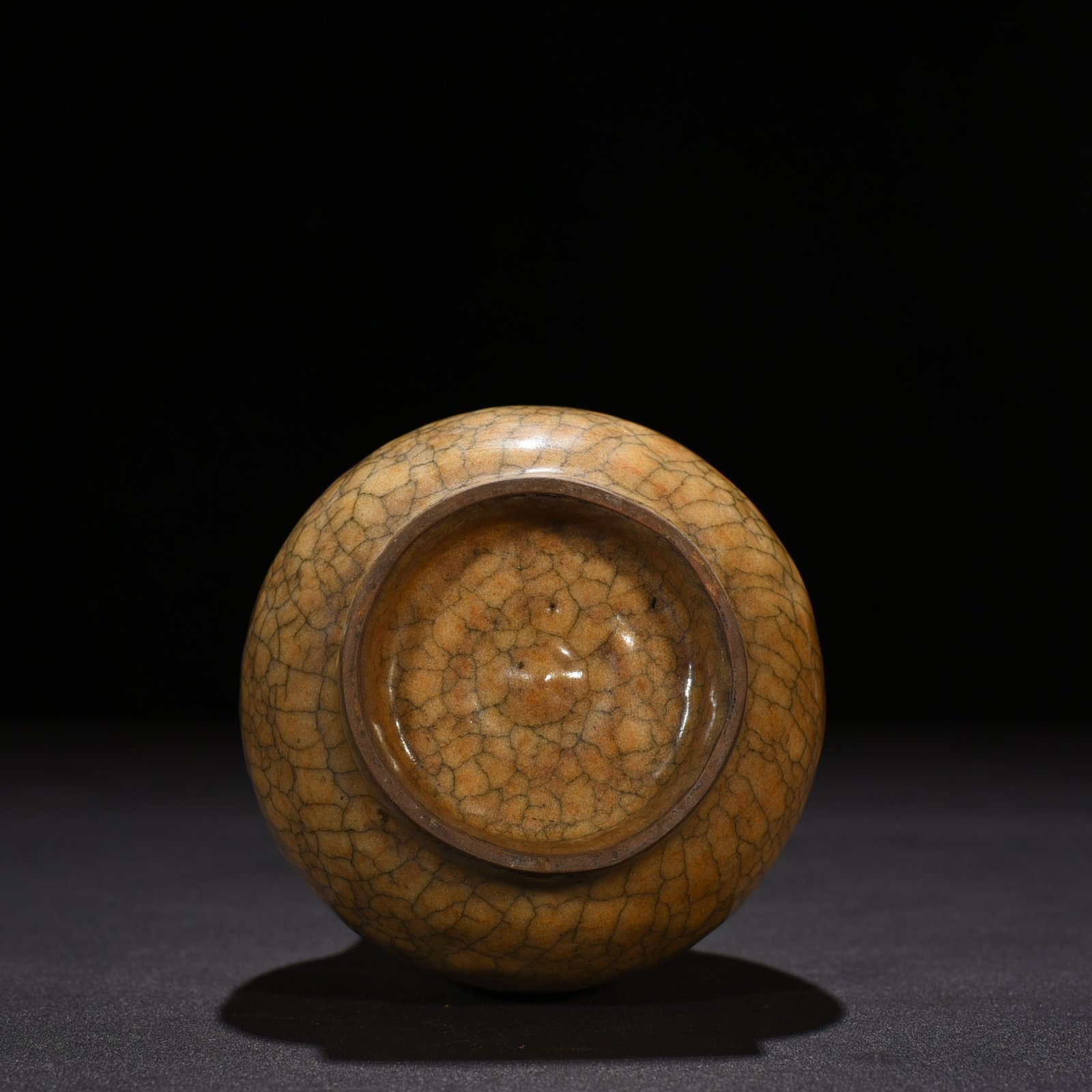 Song Dynasty Ge kiln plate mouth bottle