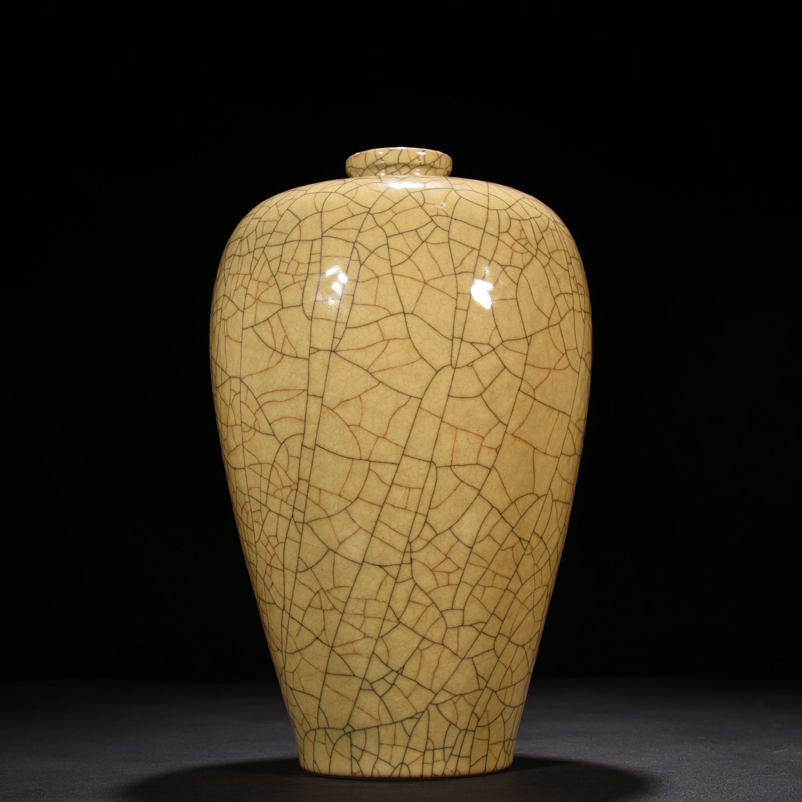Song Dynasty Ge kiln beige glaze plum vase