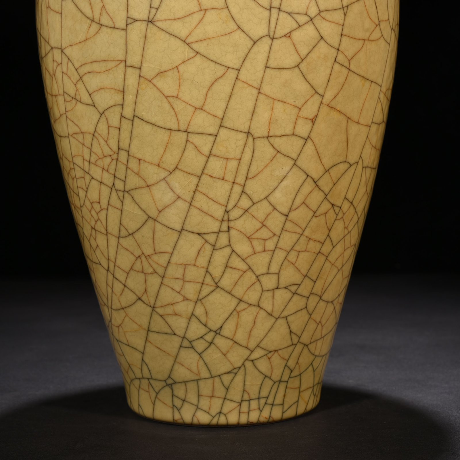 Song Dynasty Ge kiln beige glaze plum vase