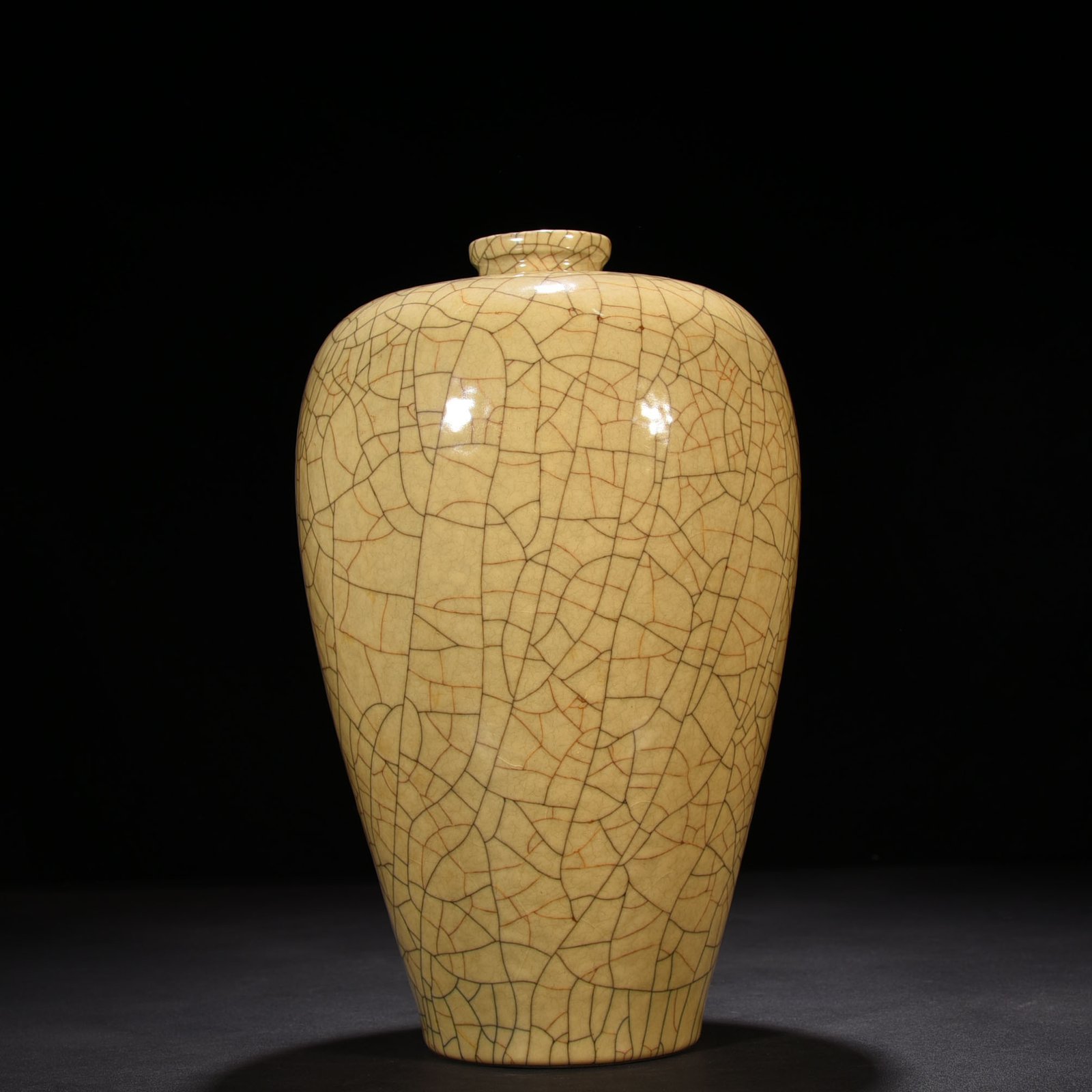 Song Dynasty Ge kiln beige glaze plum vase