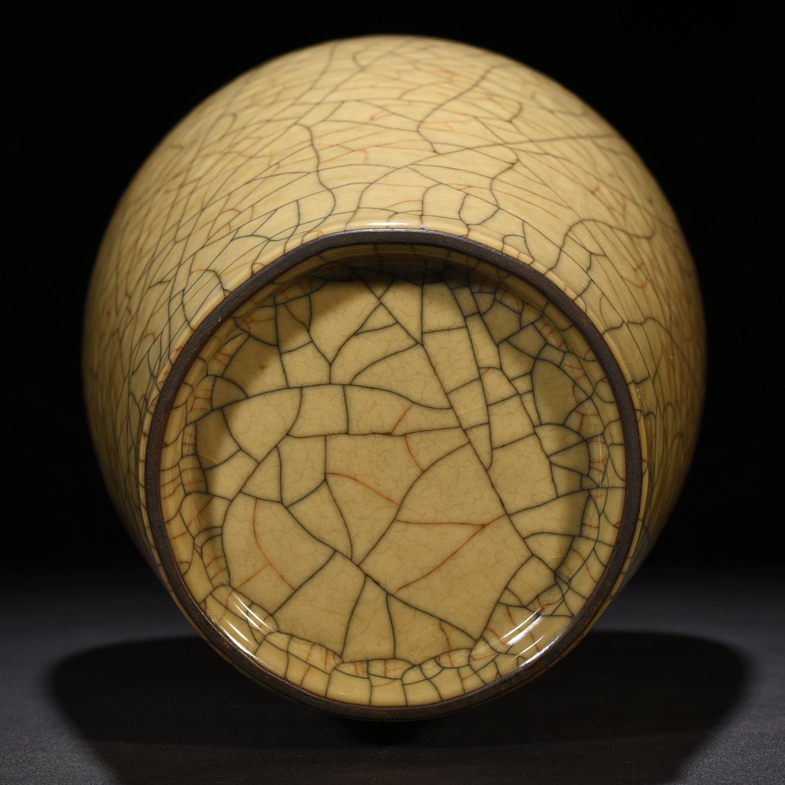 Song Dynasty Ge kiln beige glaze plum vase