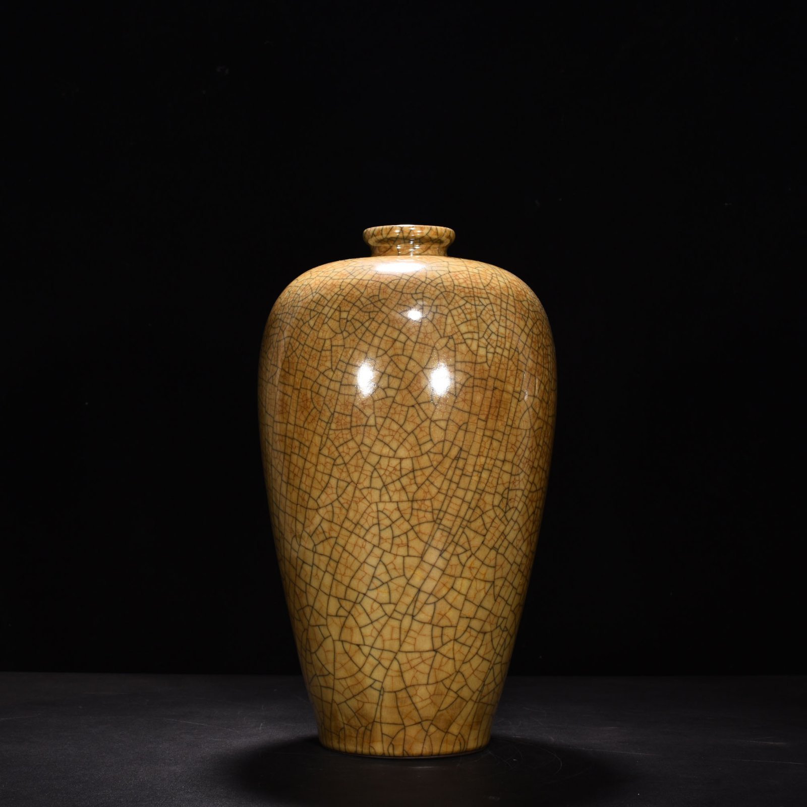 Song Dynasty Ge kiln beige glazed plum vase