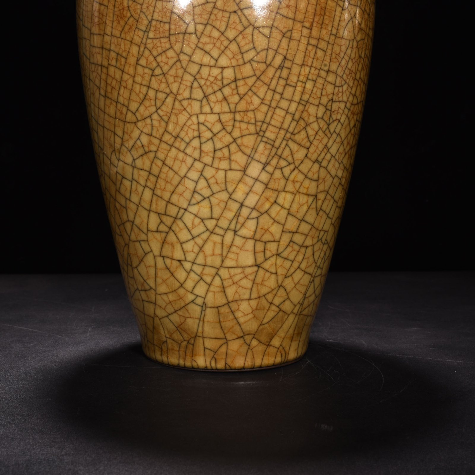 Song Dynasty Ge kiln beige glazed plum vase