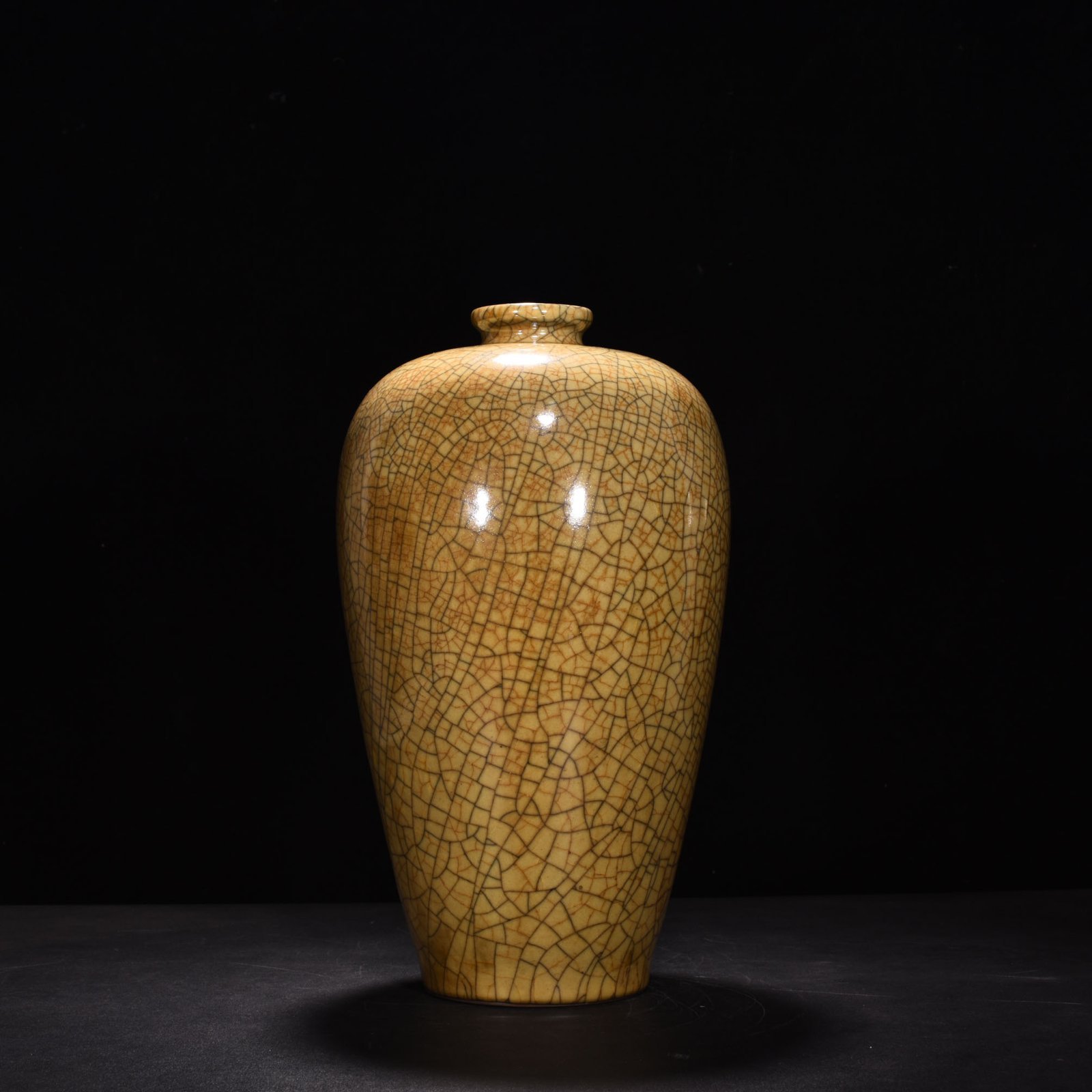 Song Dynasty Ge kiln beige glazed plum vase