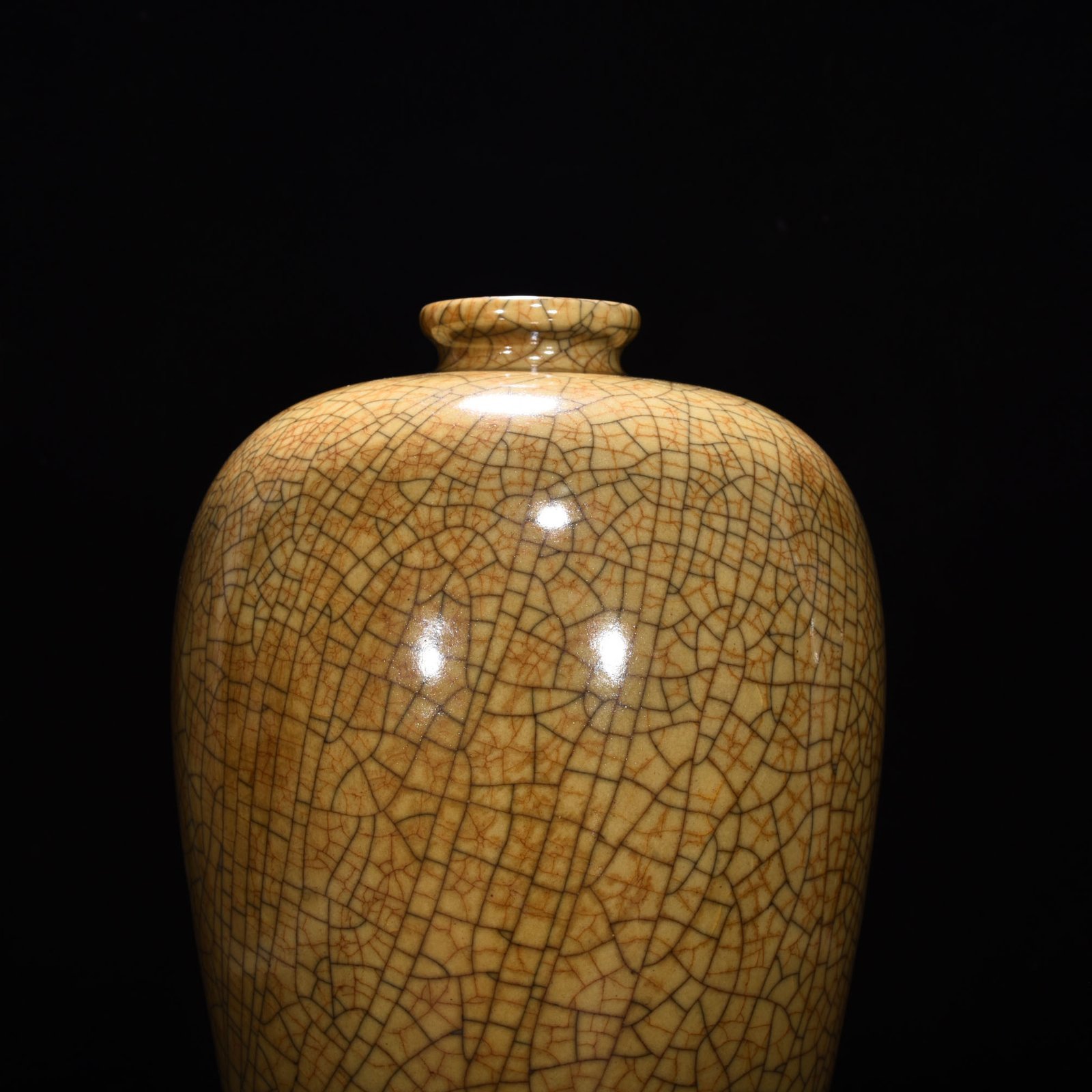 Song Dynasty Ge kiln beige glazed plum vase