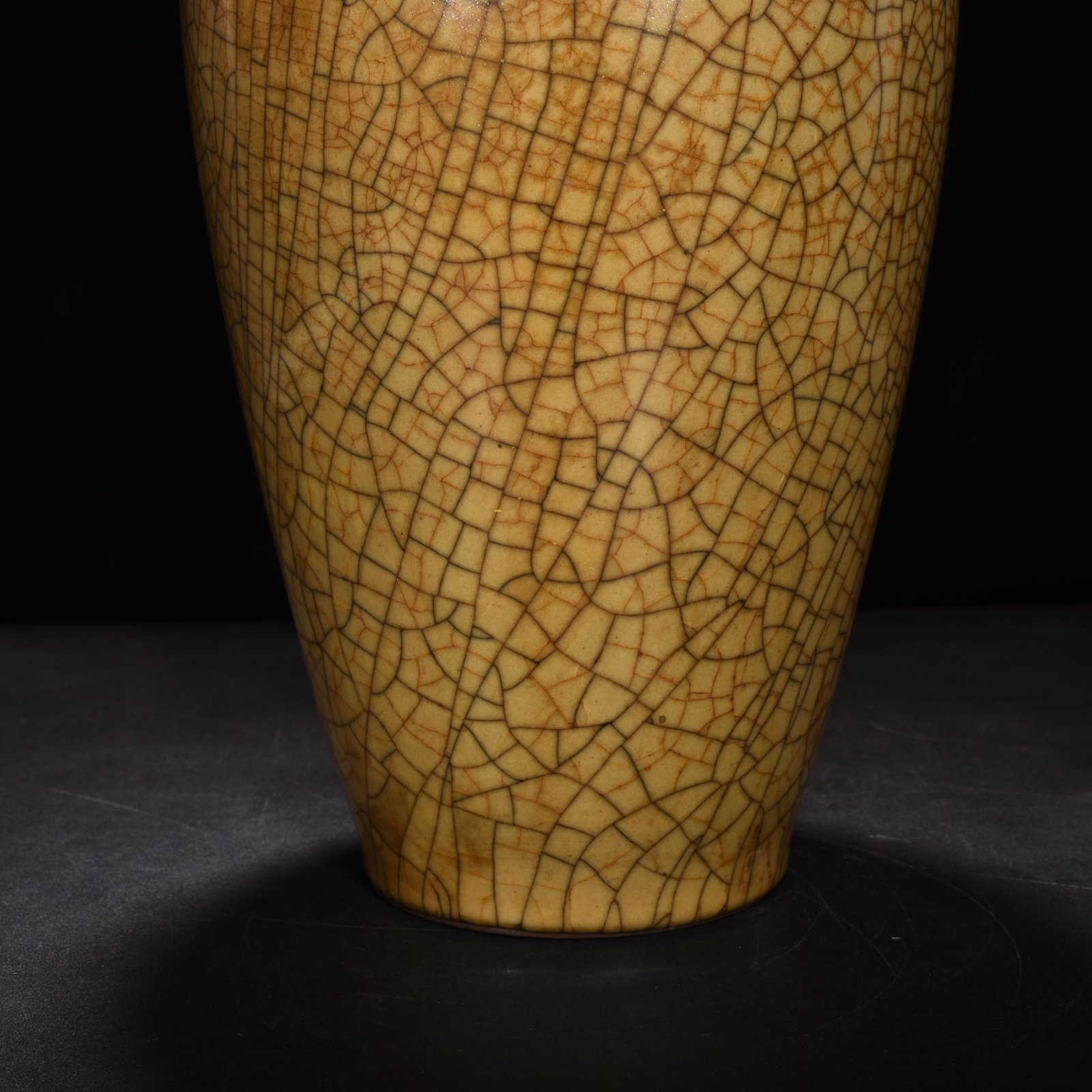 Song Dynasty Ge kiln beige glazed plum vase