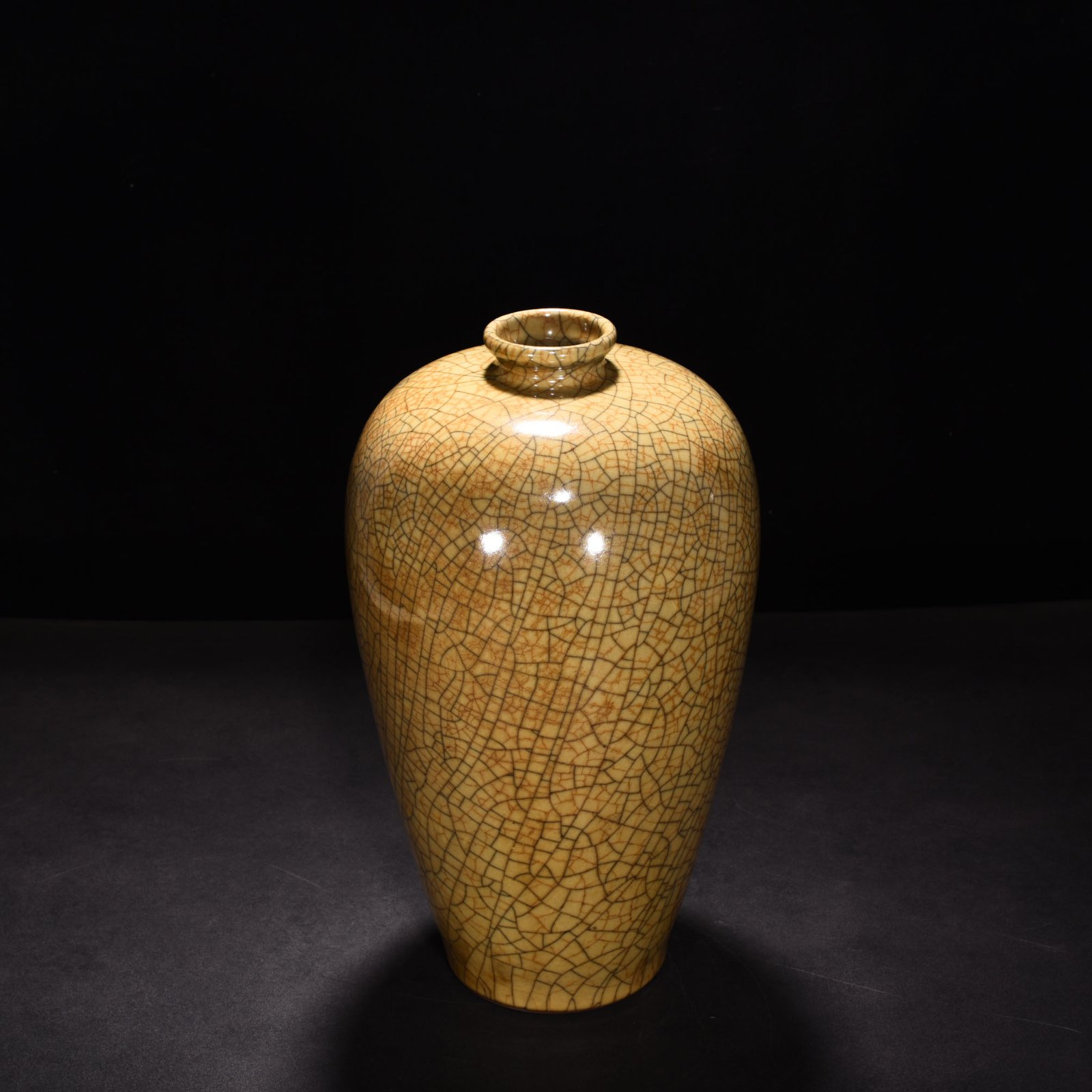 Song Dynasty Ge kiln beige glazed plum vase