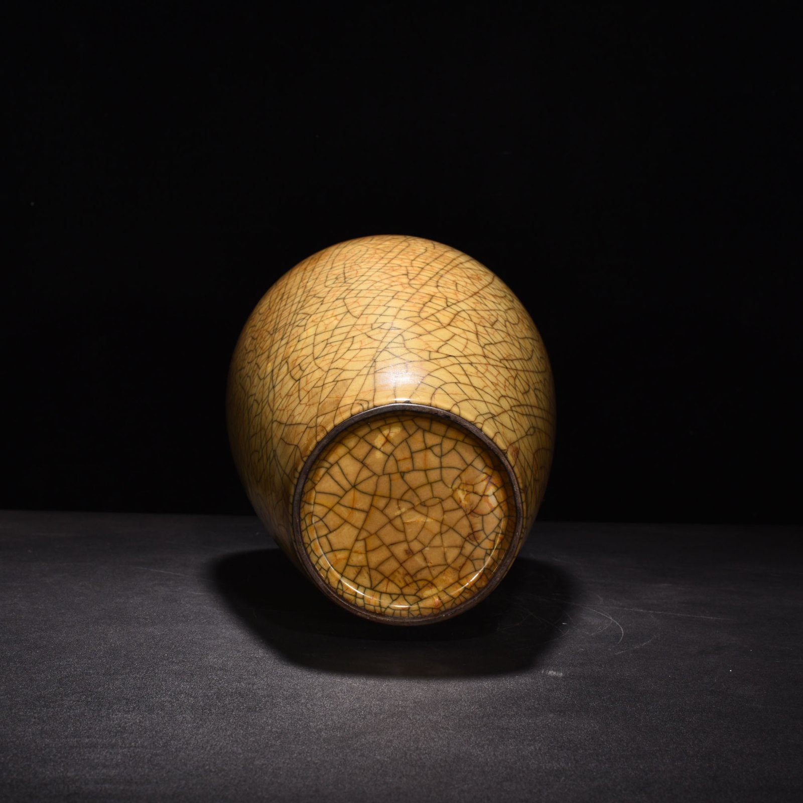 Song Dynasty Ge kiln beige glazed plum vase