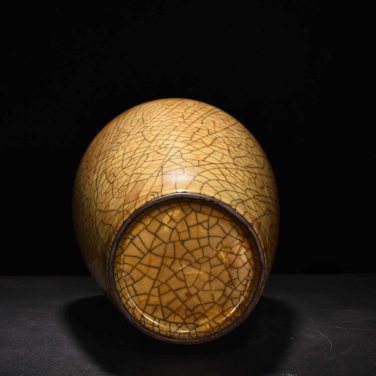Song Dynasty Ge kiln beige glazed plum vase