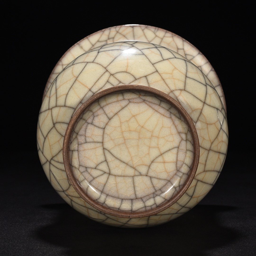 Song Dynasty Ge kiln beige glaze slag bucket