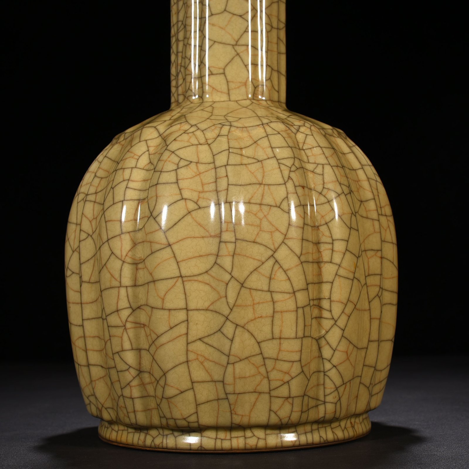 Song Dynasty Ge kiln beige glazed melon fluted vase