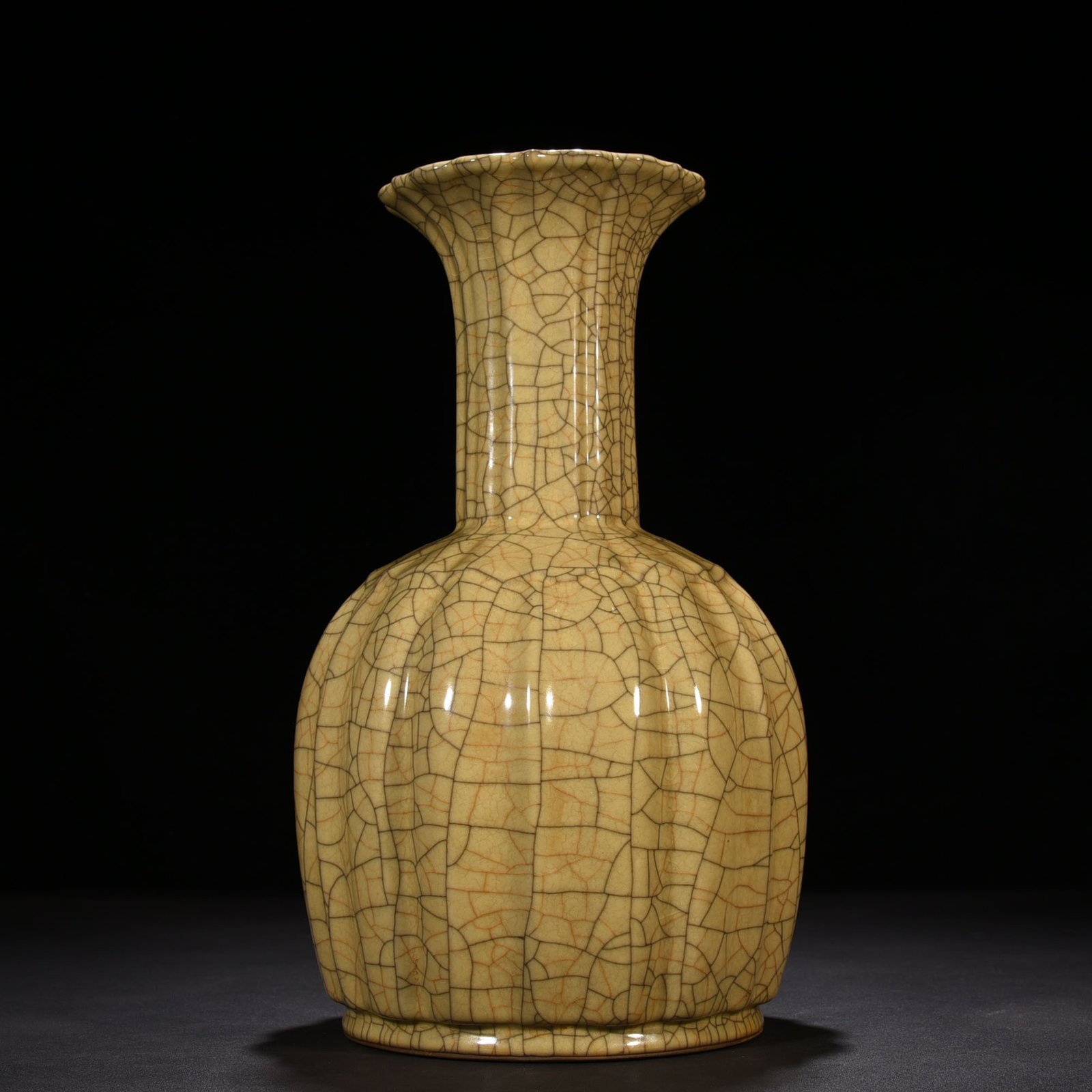 Song Dynasty Ge kiln beige glazed melon fluted vase