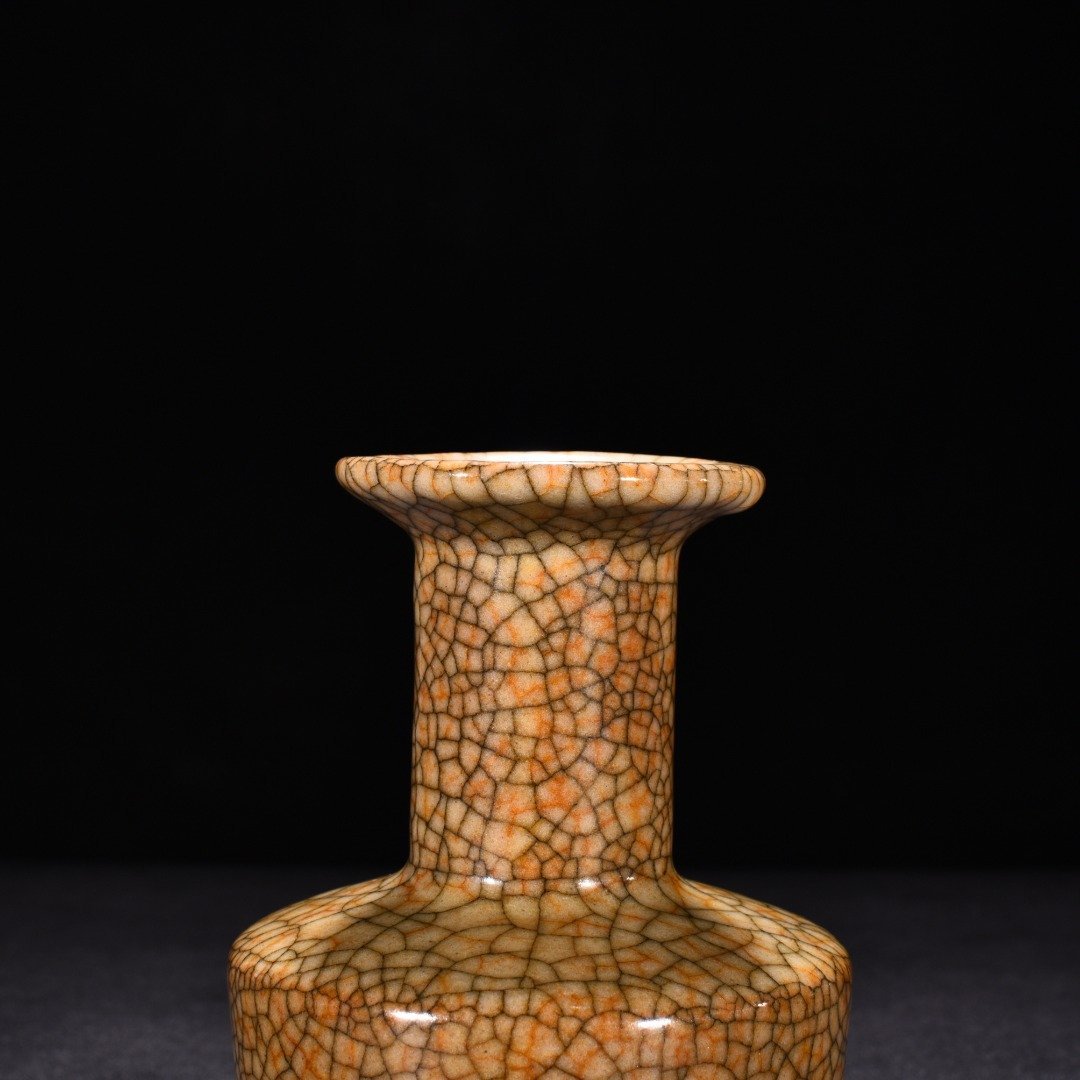 Song Dynasty Ge kiln beige glaze dish bottle