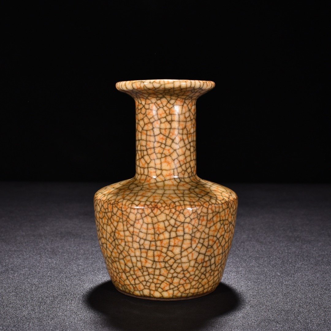 Song Dynasty Ge kiln beige glaze dish bottle