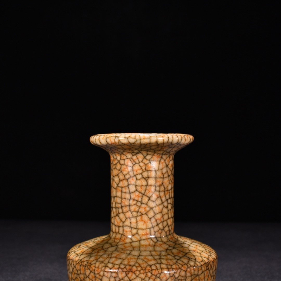 Song Dynasty Ge kiln beige glaze dish bottle
