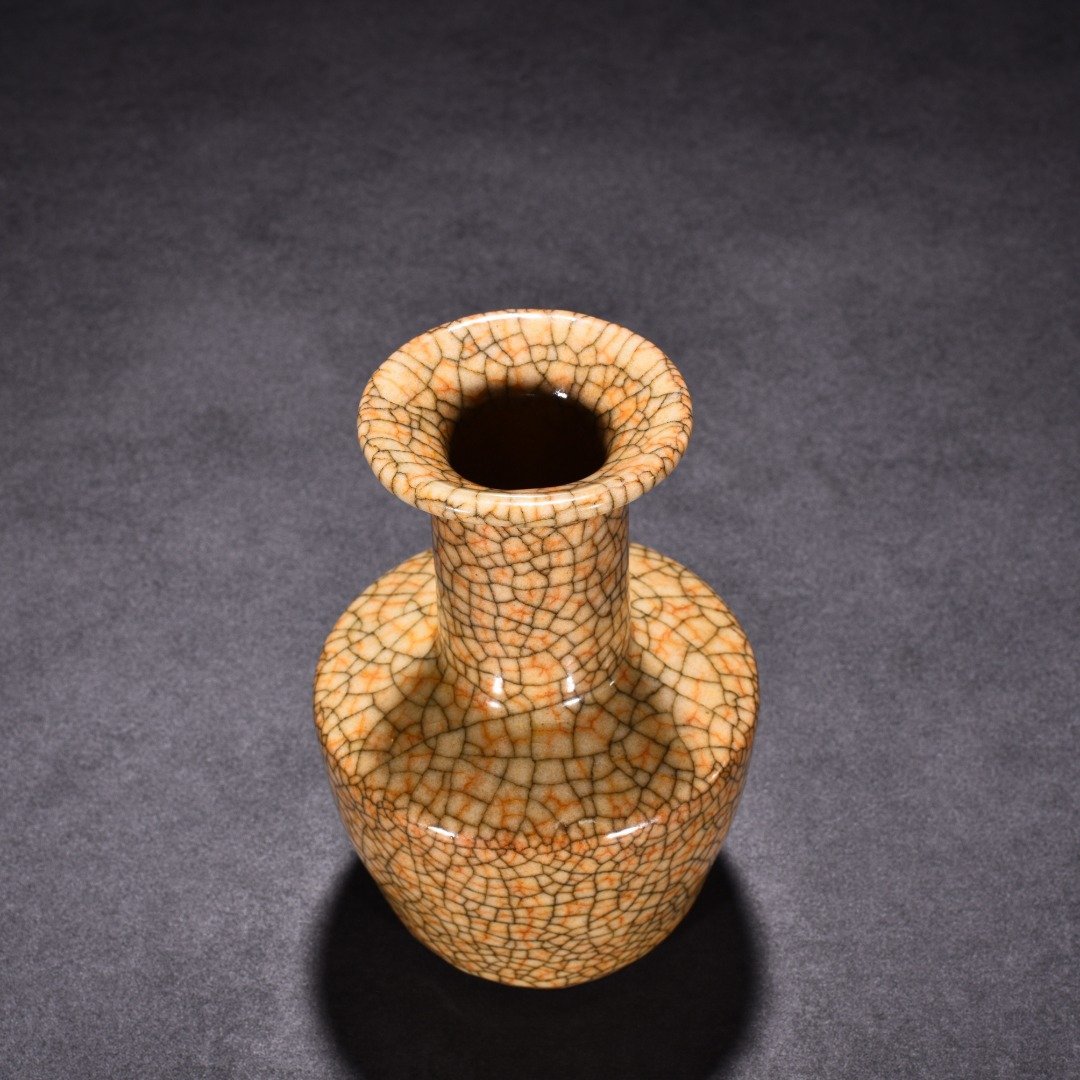 Song Dynasty Ge kiln beige glaze dish bottle