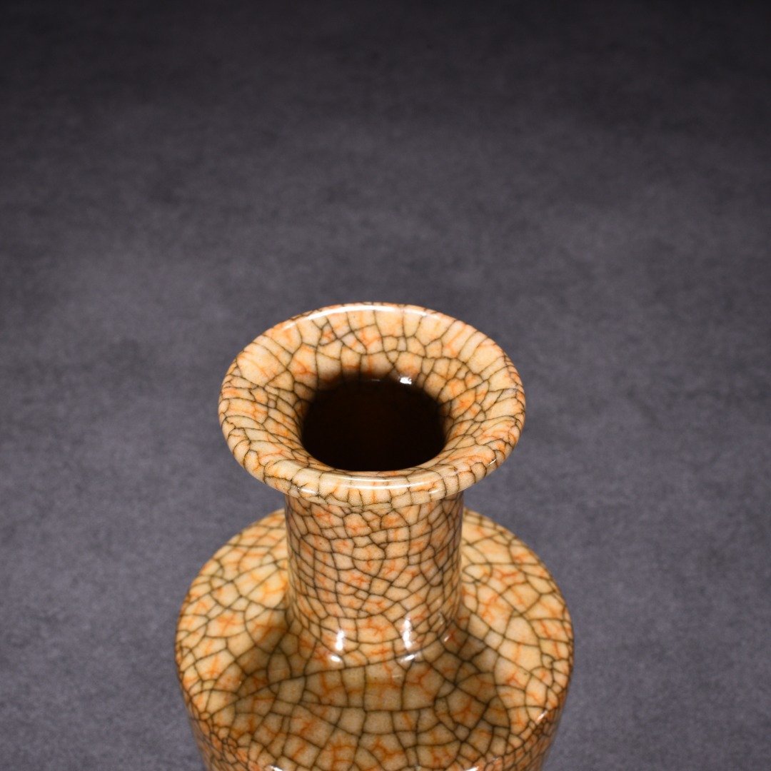 Song Dynasty Ge kiln beige glaze dish bottle
