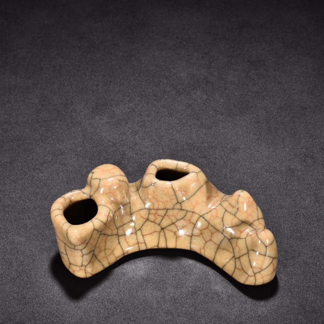 Song Dynasty Ge kiln beige glaze pen holder and pen washer