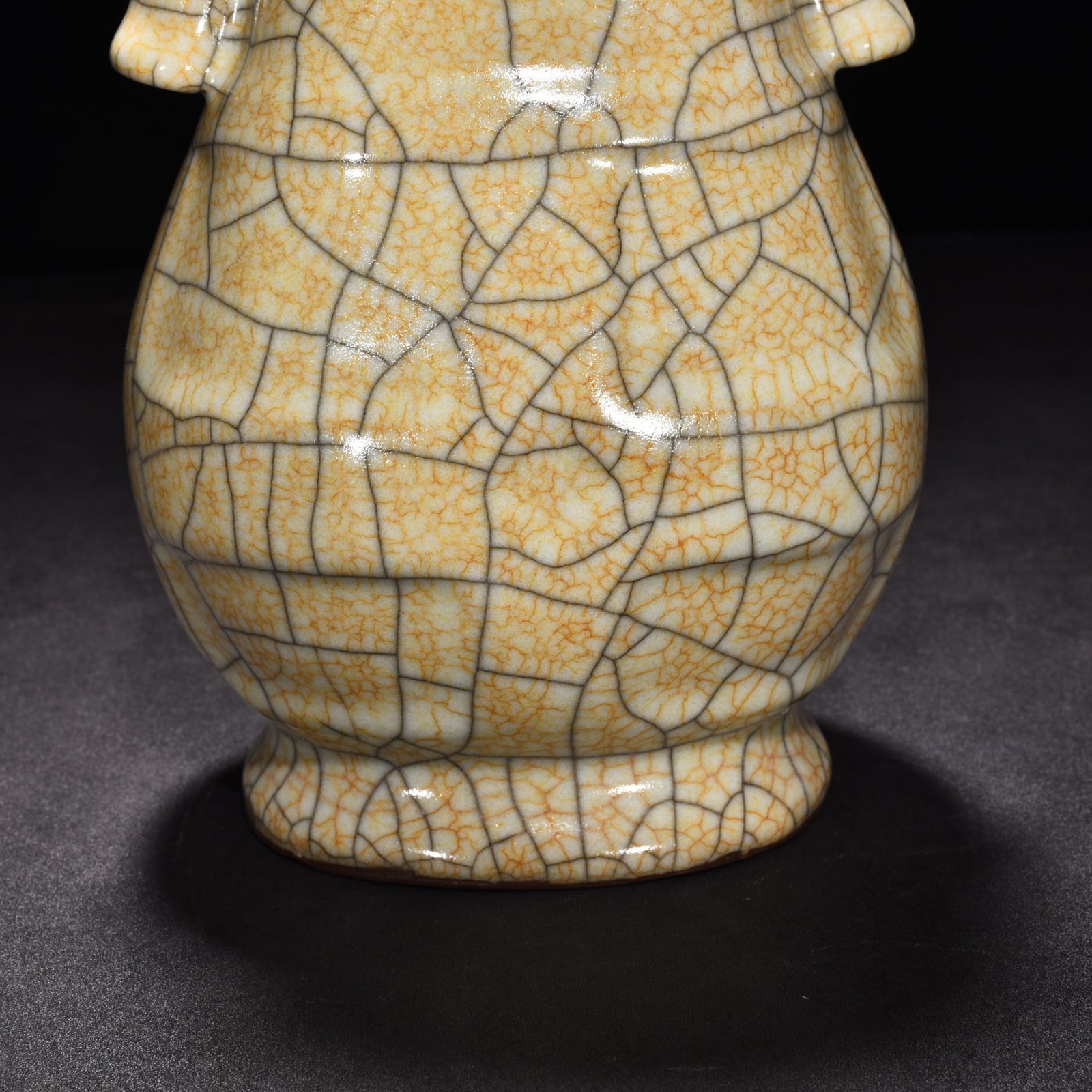 Song Dynasty Ge kiln beige glaze through-ear vase