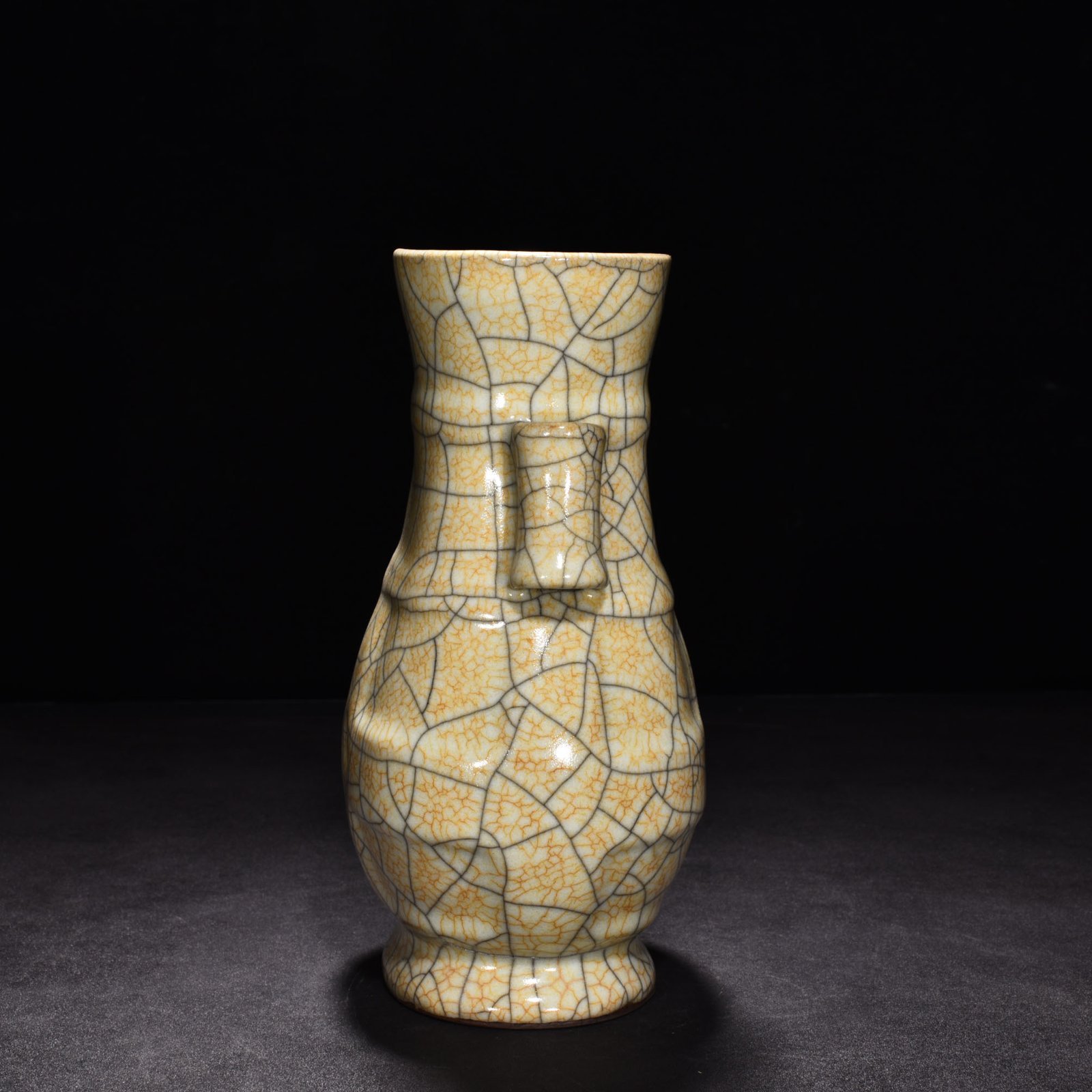 Song Dynasty Ge kiln beige glaze through-ear vase