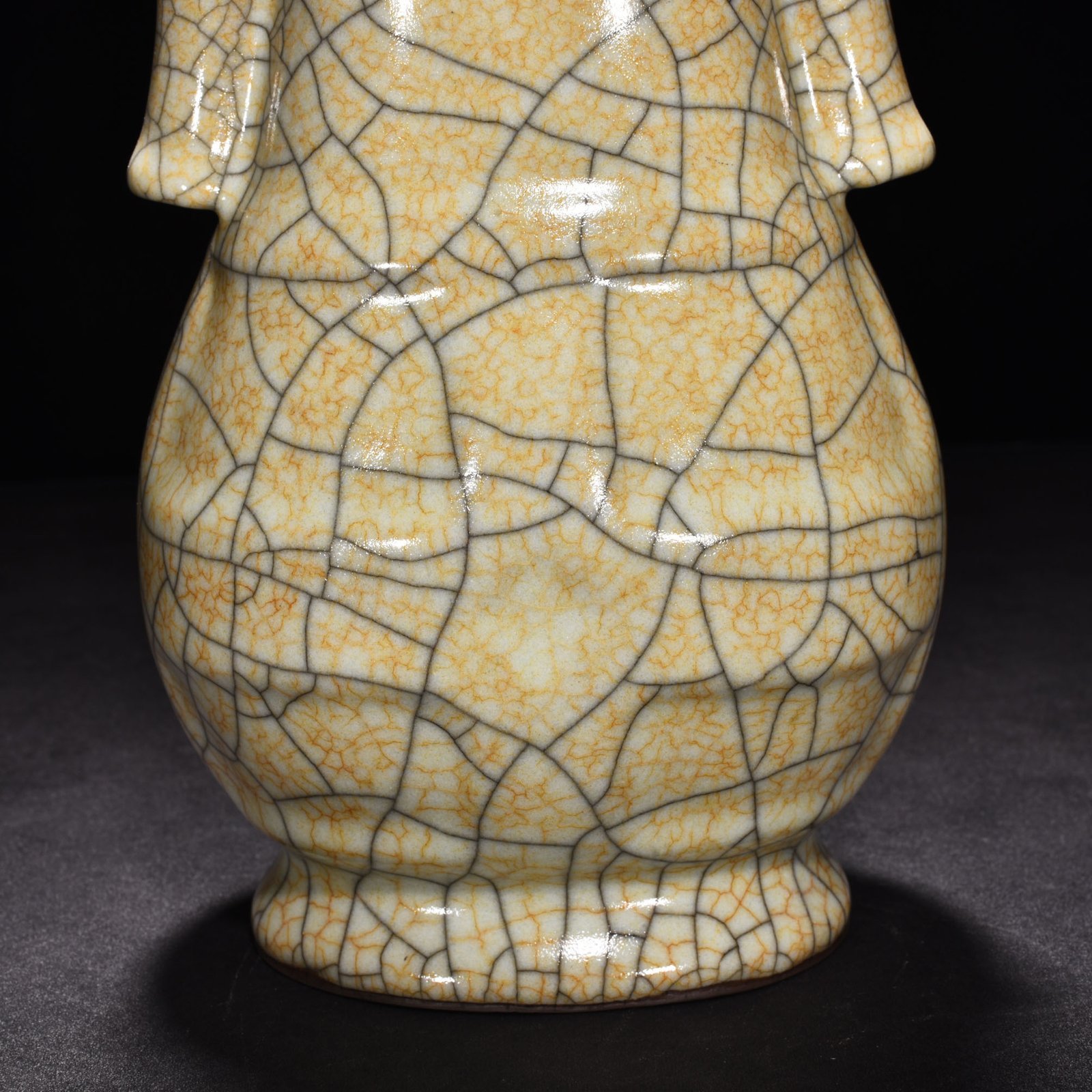 Song Dynasty Ge kiln beige glaze through-ear vase