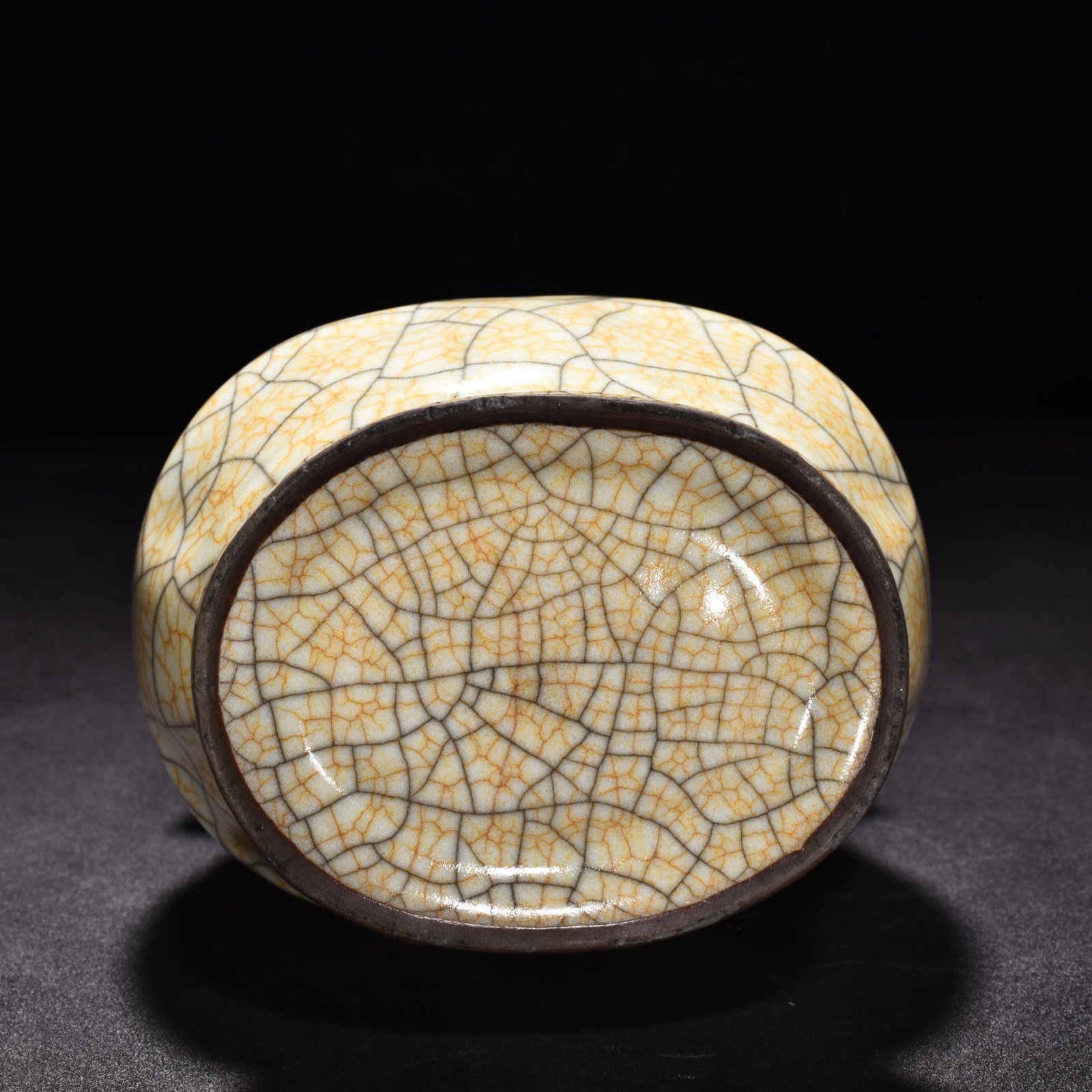 Song Dynasty Ge kiln beige glaze through-ear vase