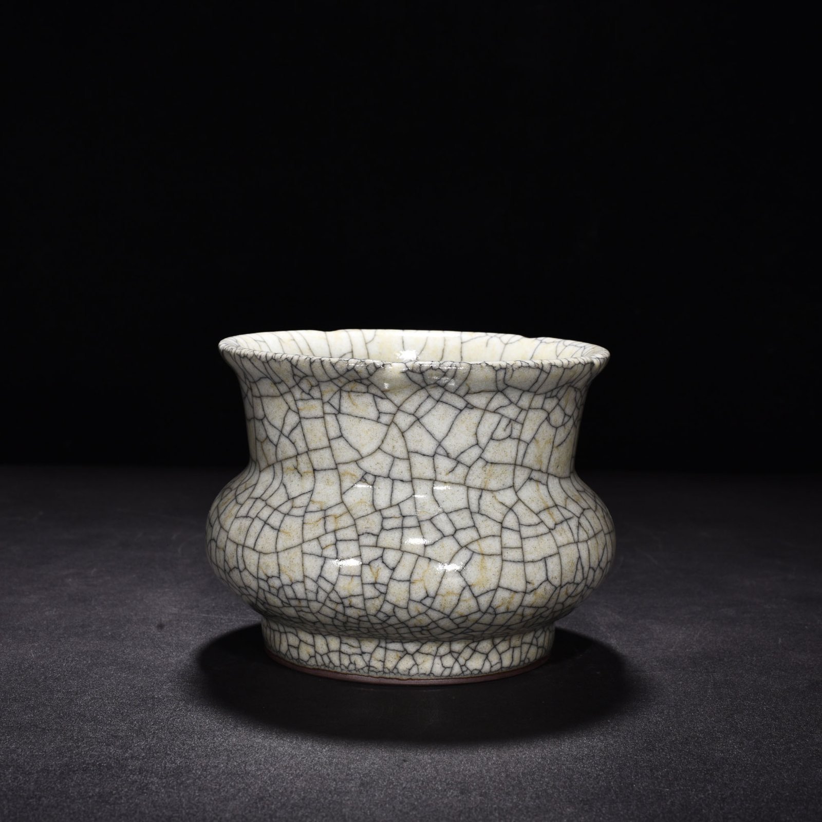 Song Dynasty Ge kiln flower mouth slag bucket