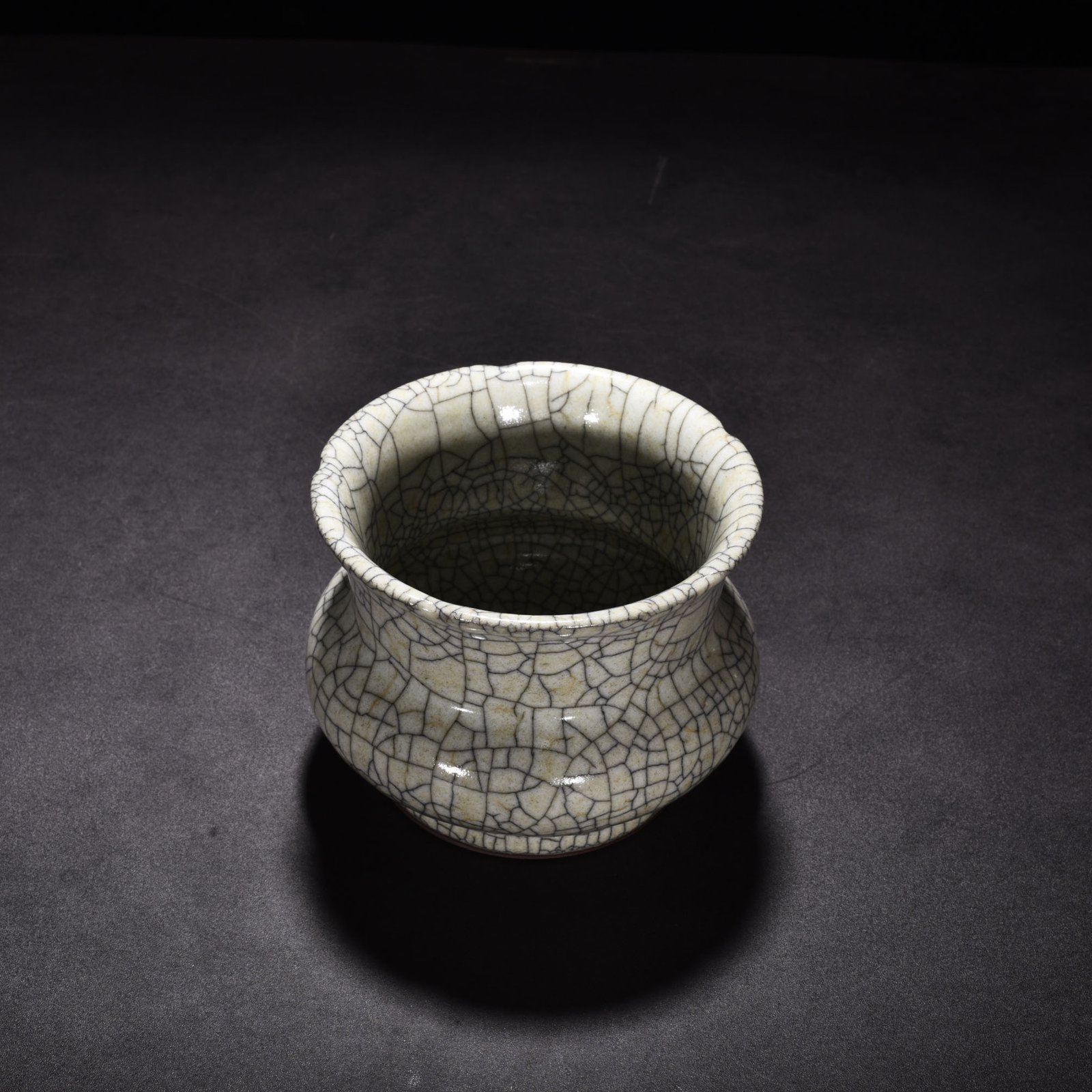 Song Dynasty Ge kiln flower mouth slag bucket