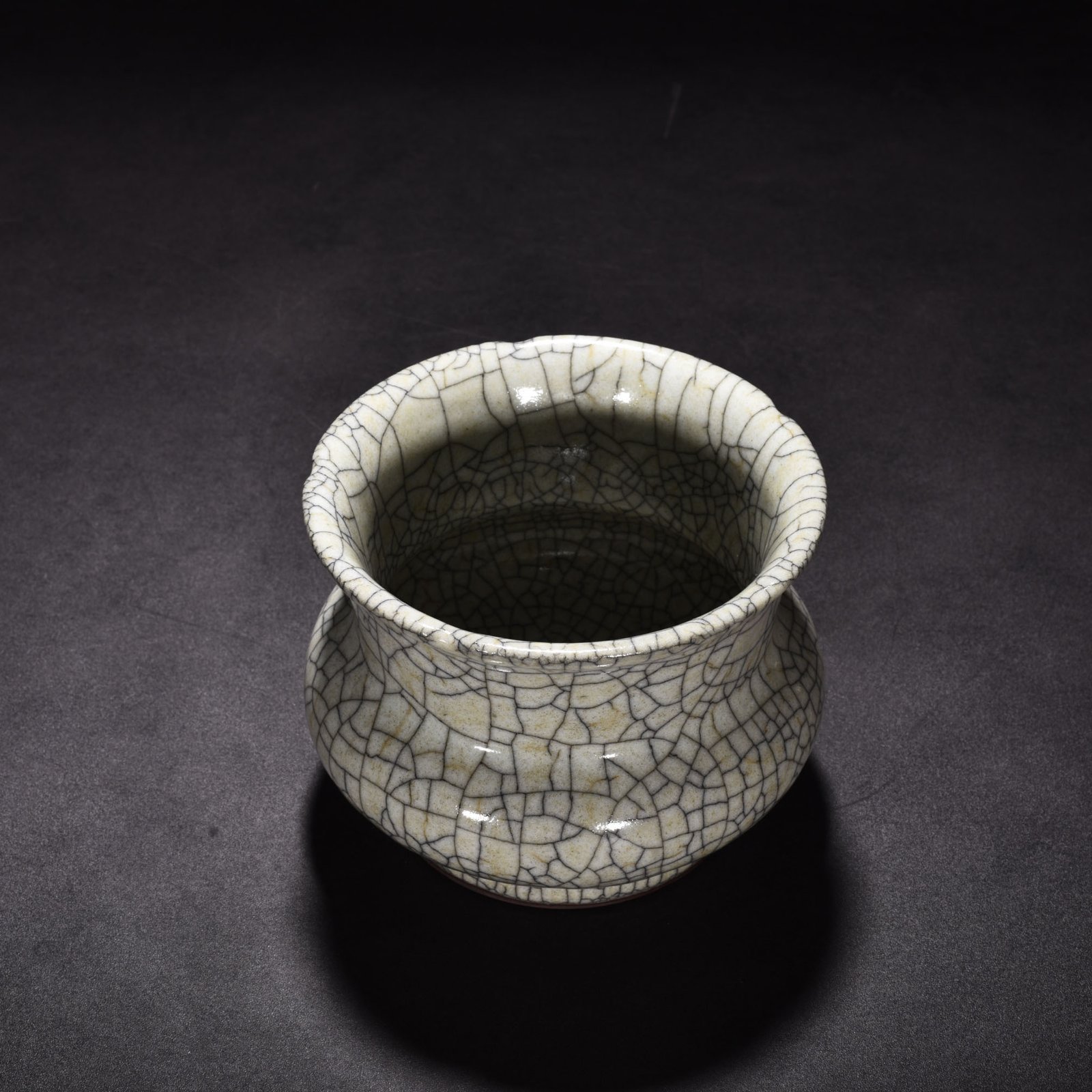 Song Dynasty Ge kiln flower mouth slag bucket