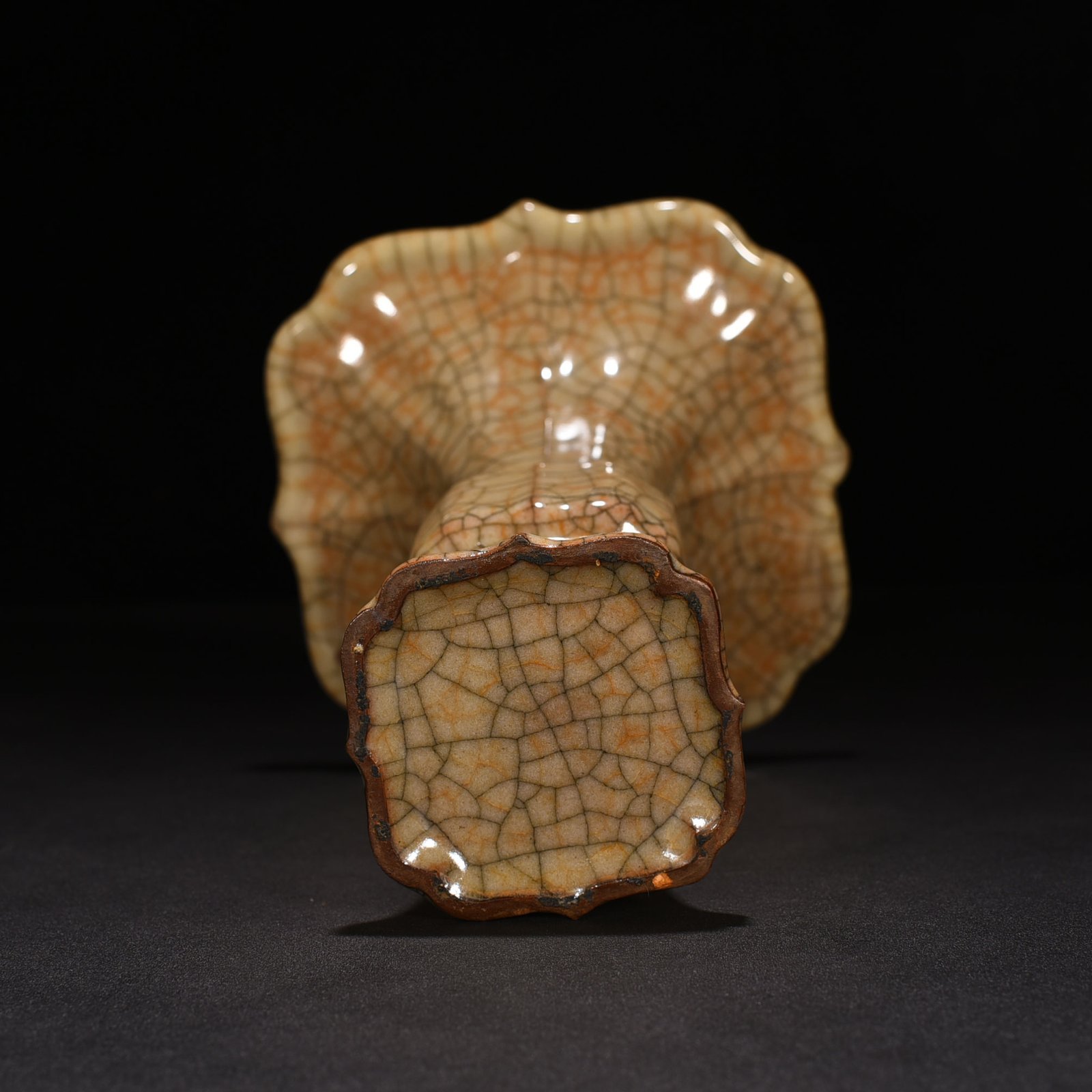 Song Dynasty Ge Kiln Flower Goblet