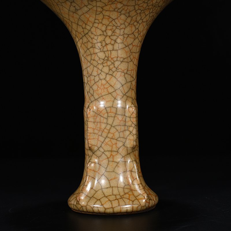Song Dynasty Ge Kiln Flower Glass