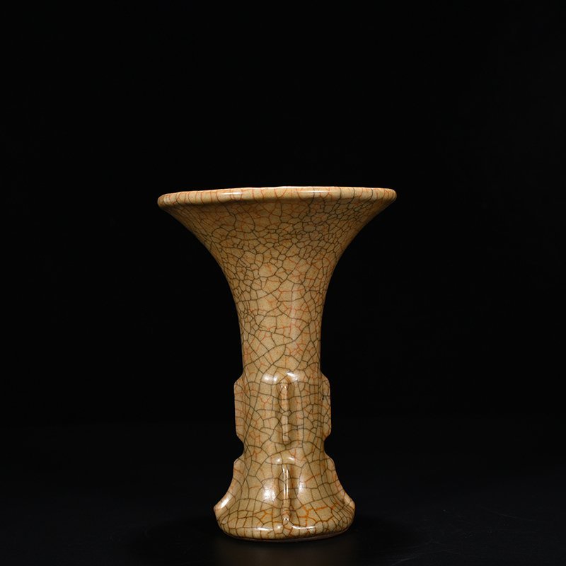 Song Dynasty Ge Kiln Flower Glass