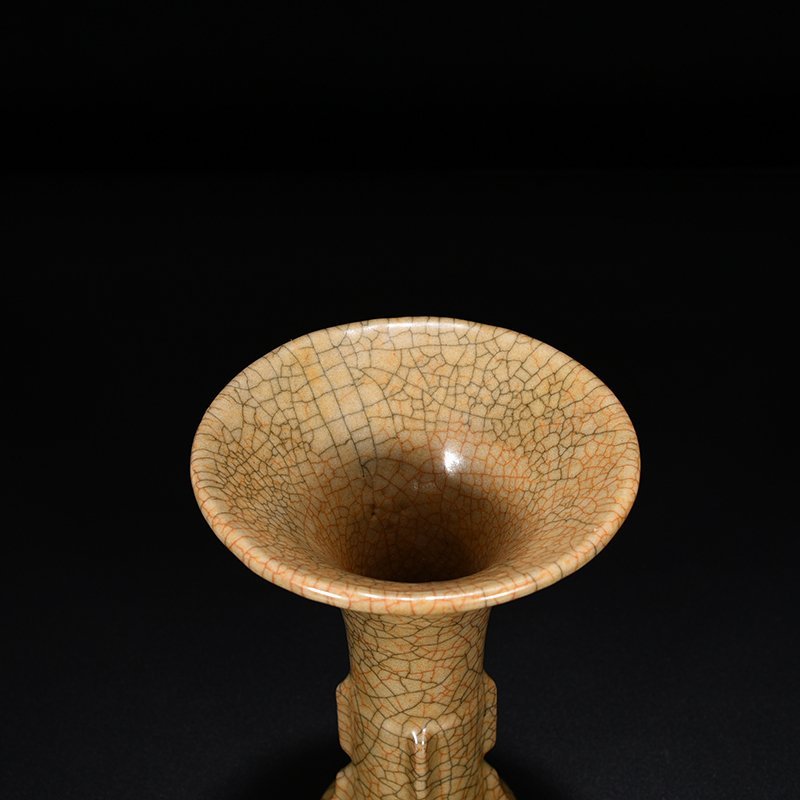Song Dynasty Ge Kiln Flower Glass