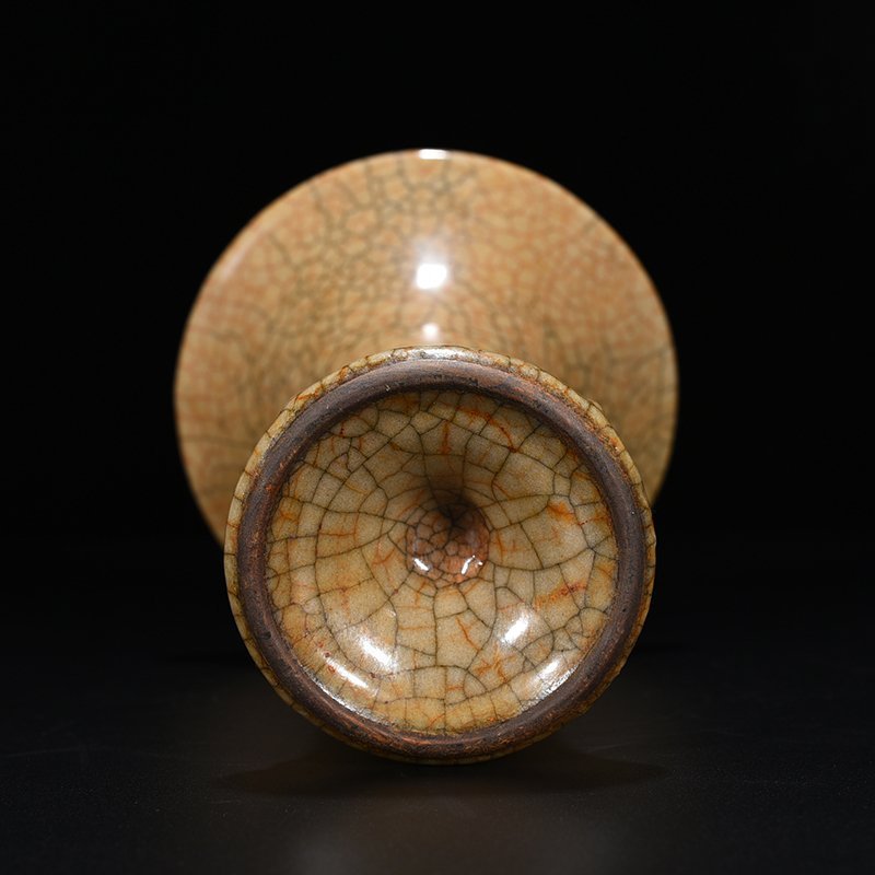 Song Dynasty Ge Kiln Flower Glass