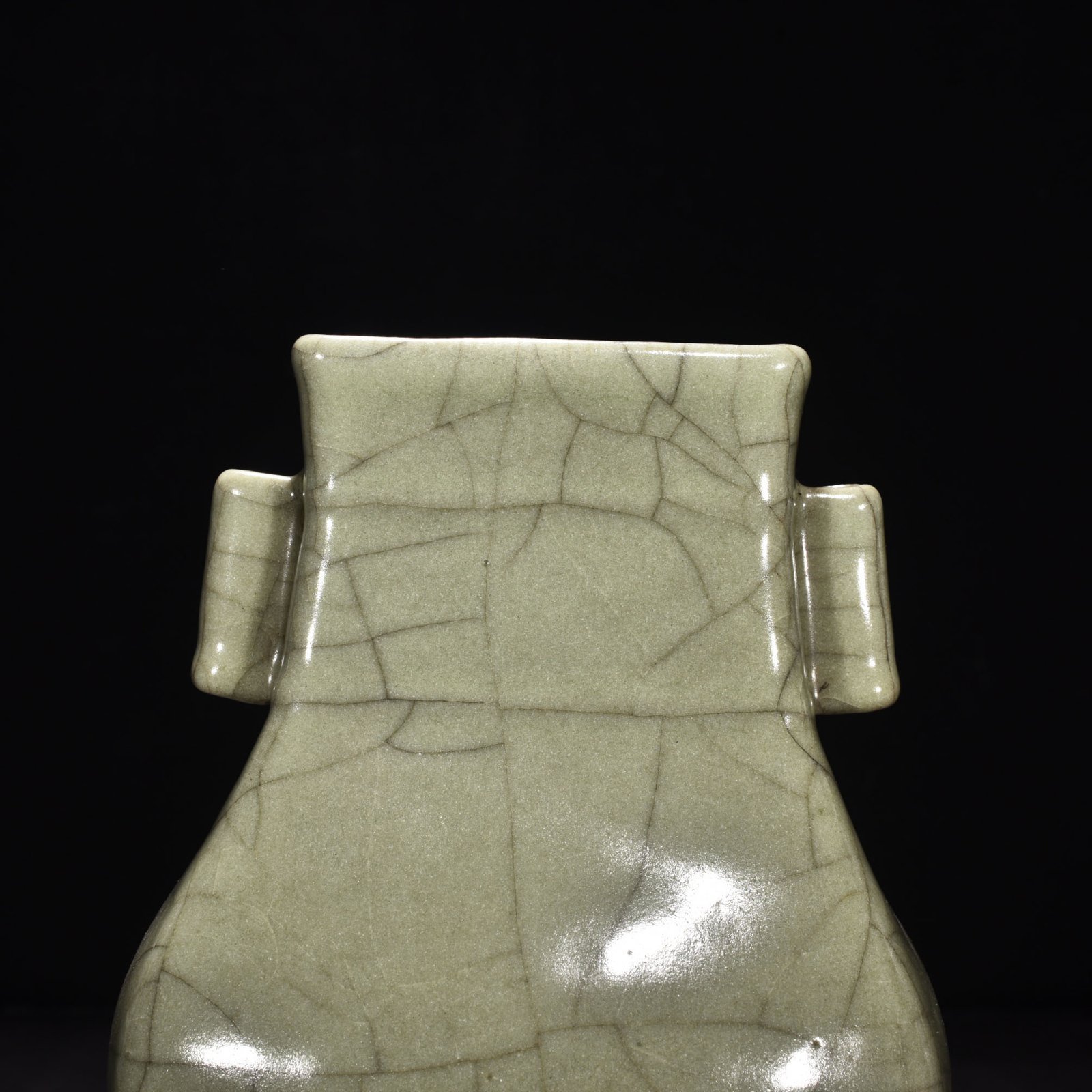 Song Dynasty Ge kiln yellow glaze through-ear vase