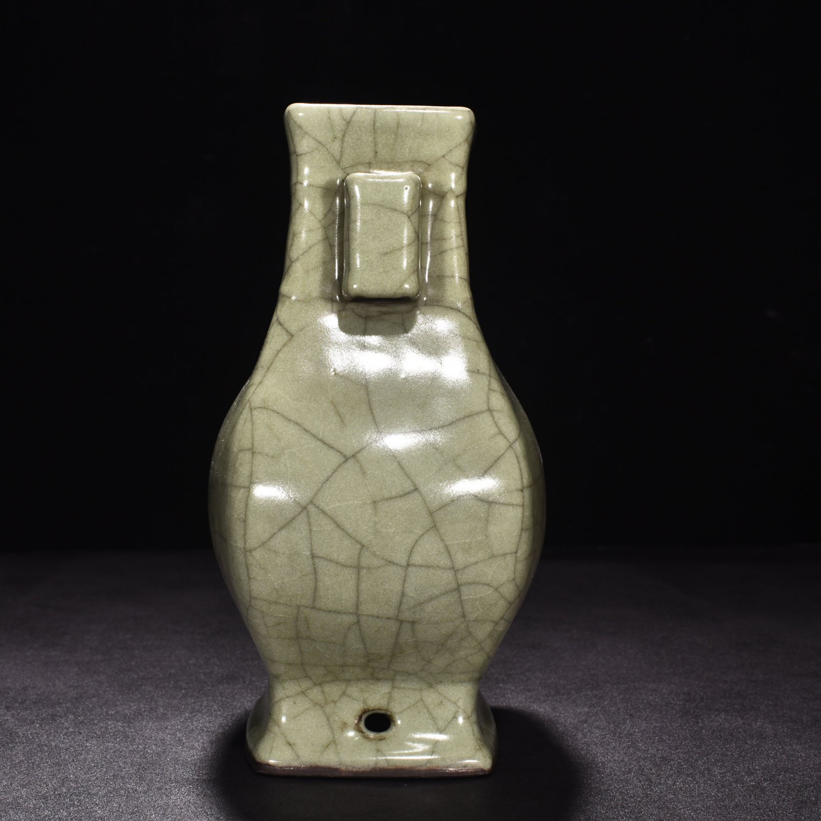 Song Dynasty Ge kiln yellow glaze through-ear vase