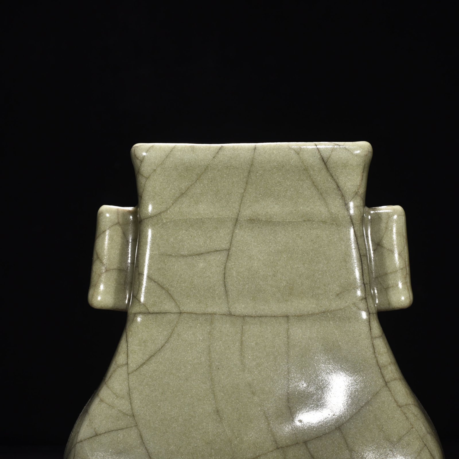 Song Dynasty Ge kiln yellow glaze through-ear vase