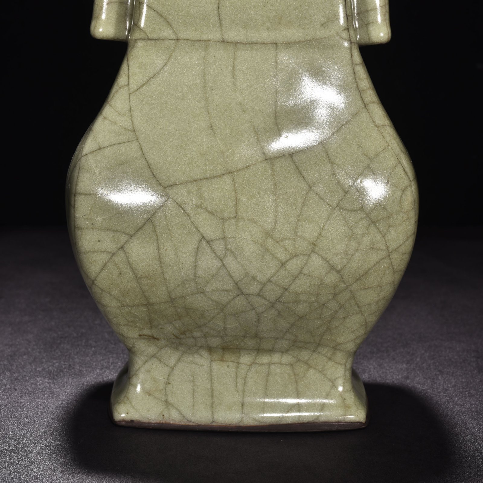 Song Dynasty Ge kiln yellow glaze through-ear vase