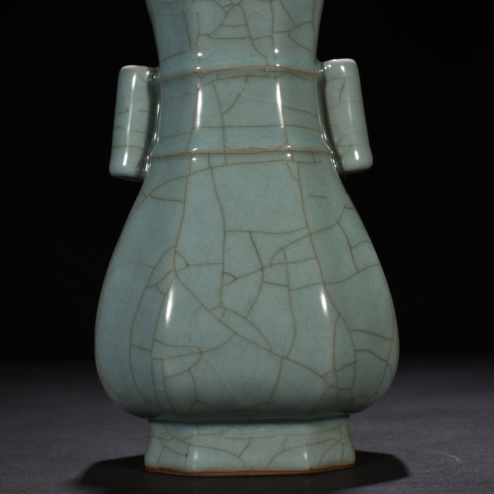 Song Dynasty Guan Kiln Xiu Nei Si’s Bafang ear vase
