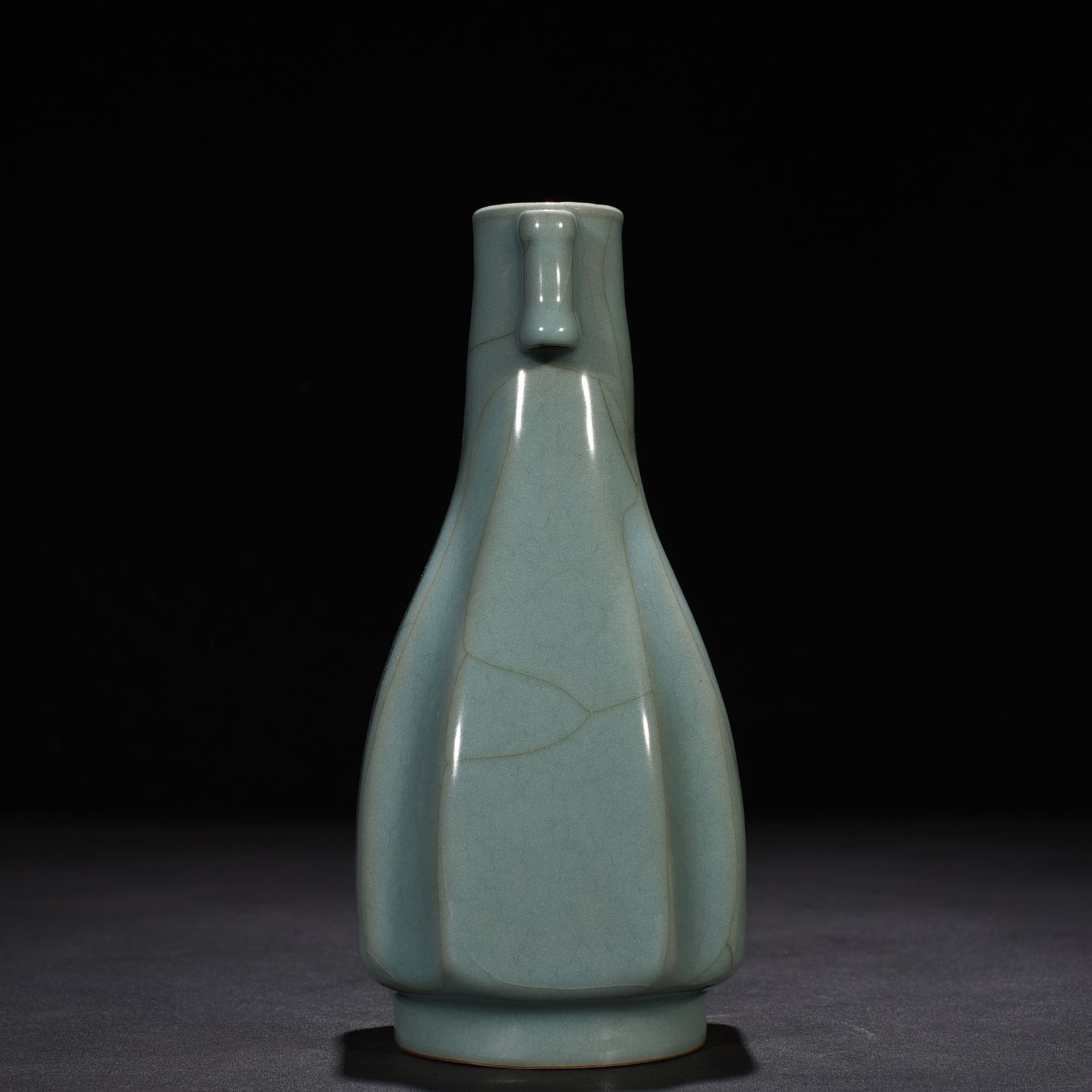Song Dynasty official kiln Xiu Neisi style square vase with ears