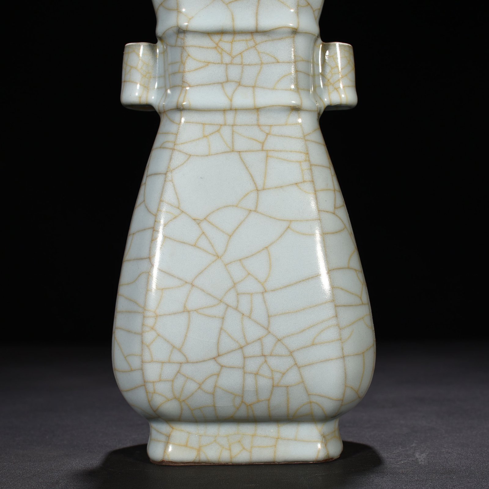 Song Dynasty official kiln Xiu Neisi style square vase with ears