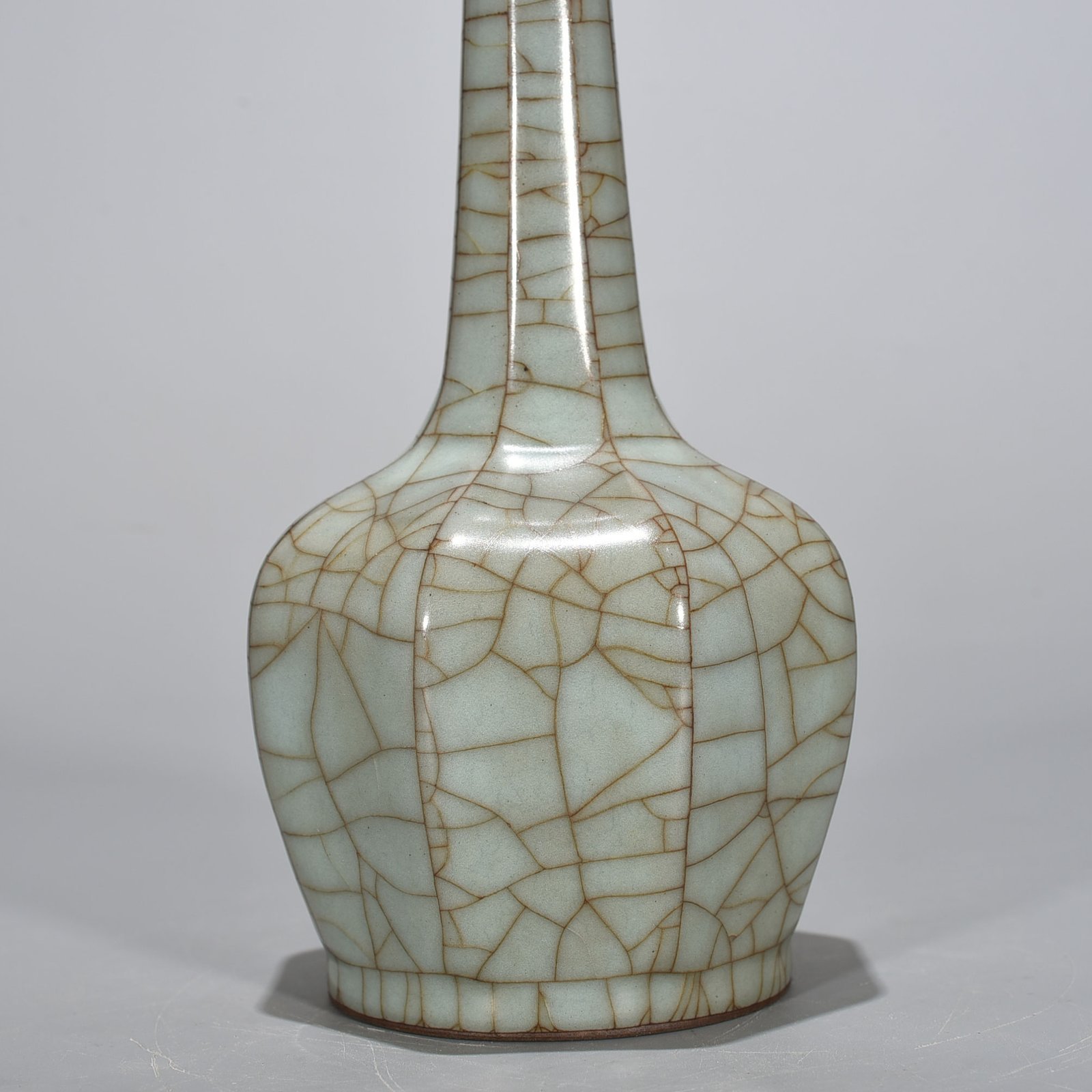 Song Dynasty official kiln Bafang pure vase