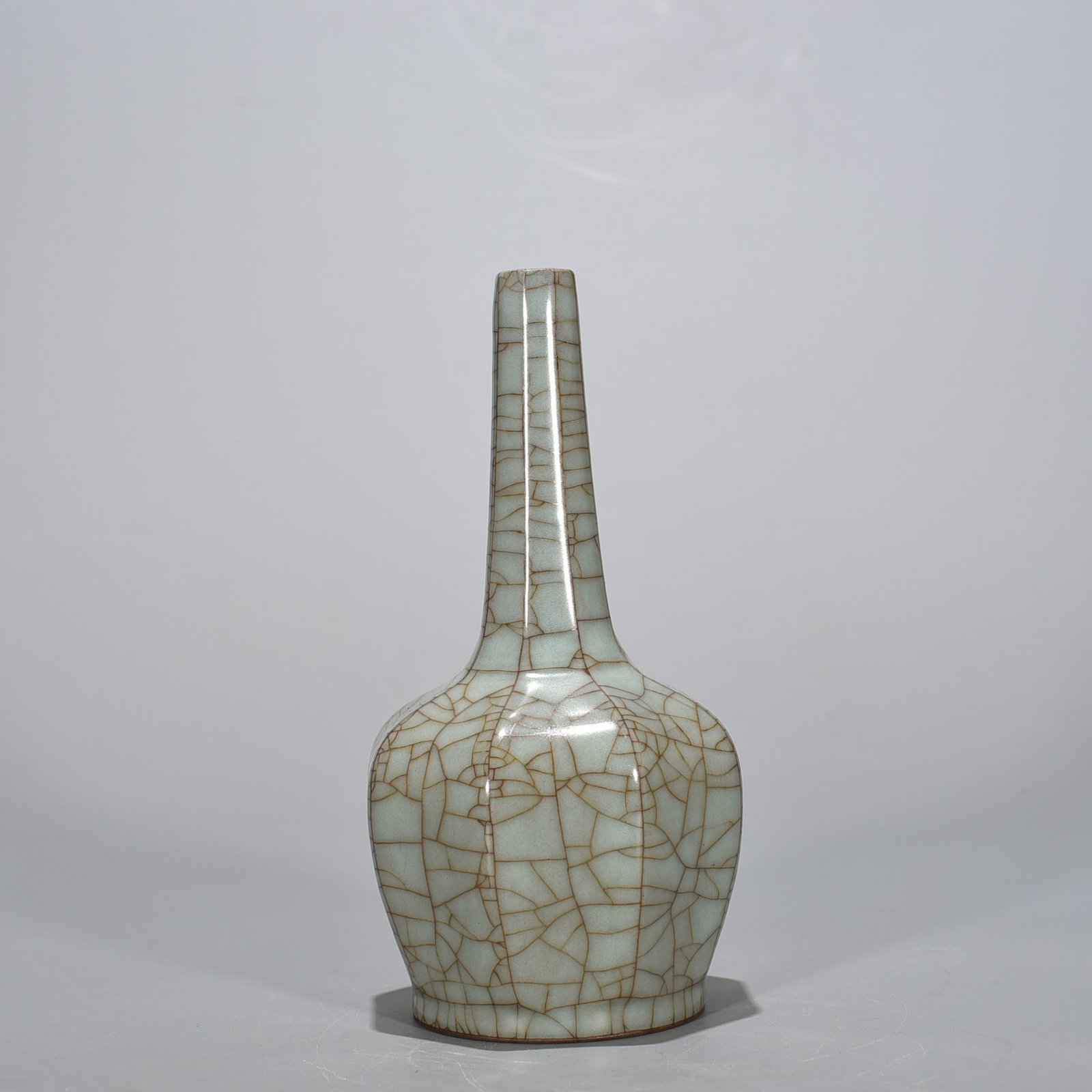 Song Dynasty official kiln Bafang pure vase