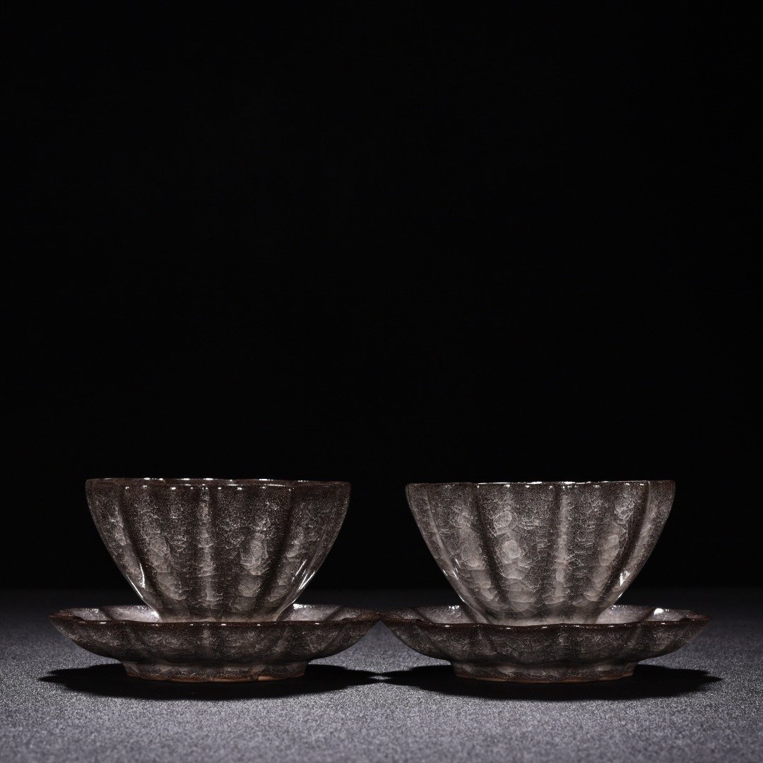 Song Dynasty official kiln ice cracked edge cup